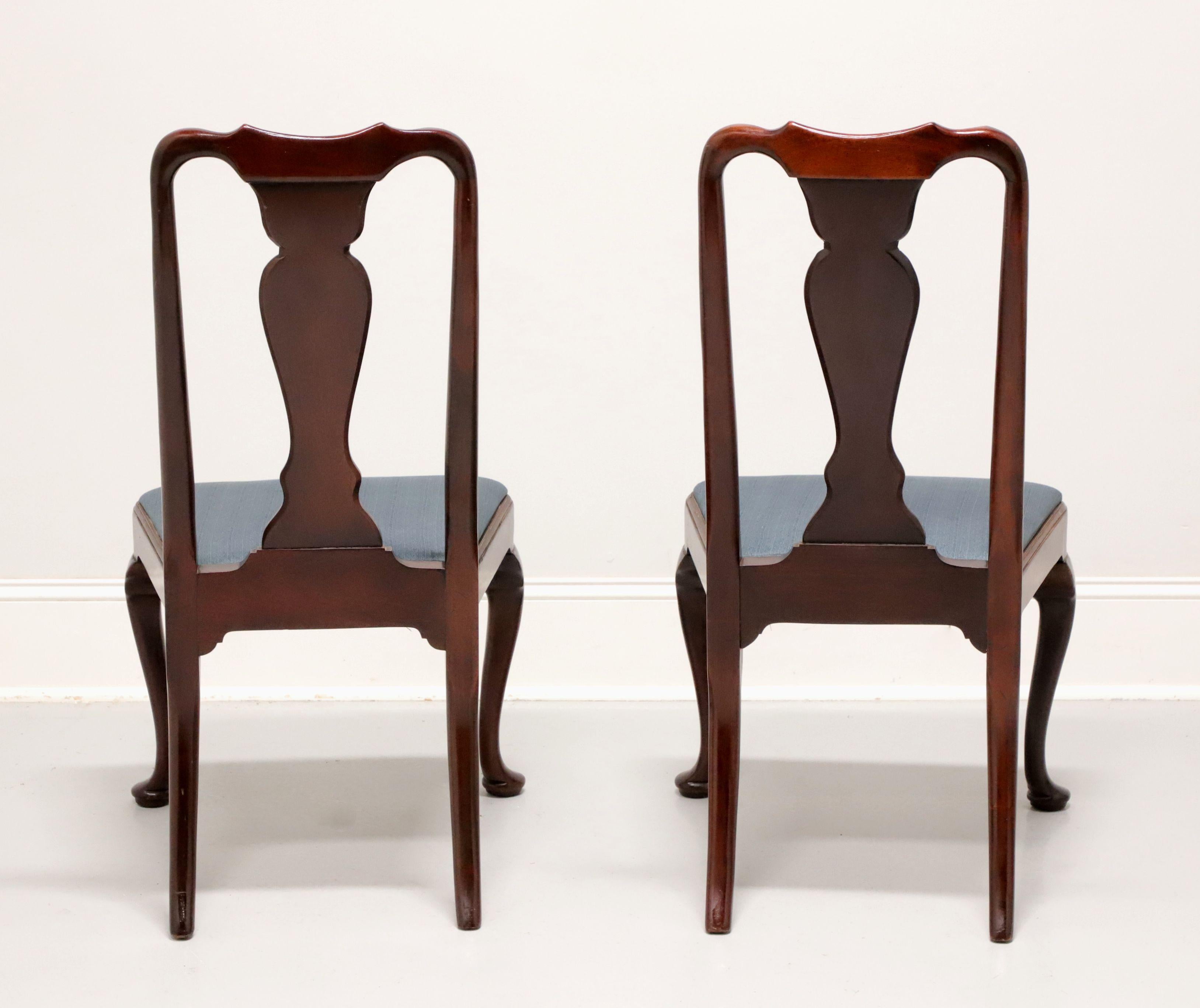 HICKORY CHAIR Solid Mahogany Queen Anne Style Dining Side Chairs - Pair  In Good Condition In Charlotte, NC