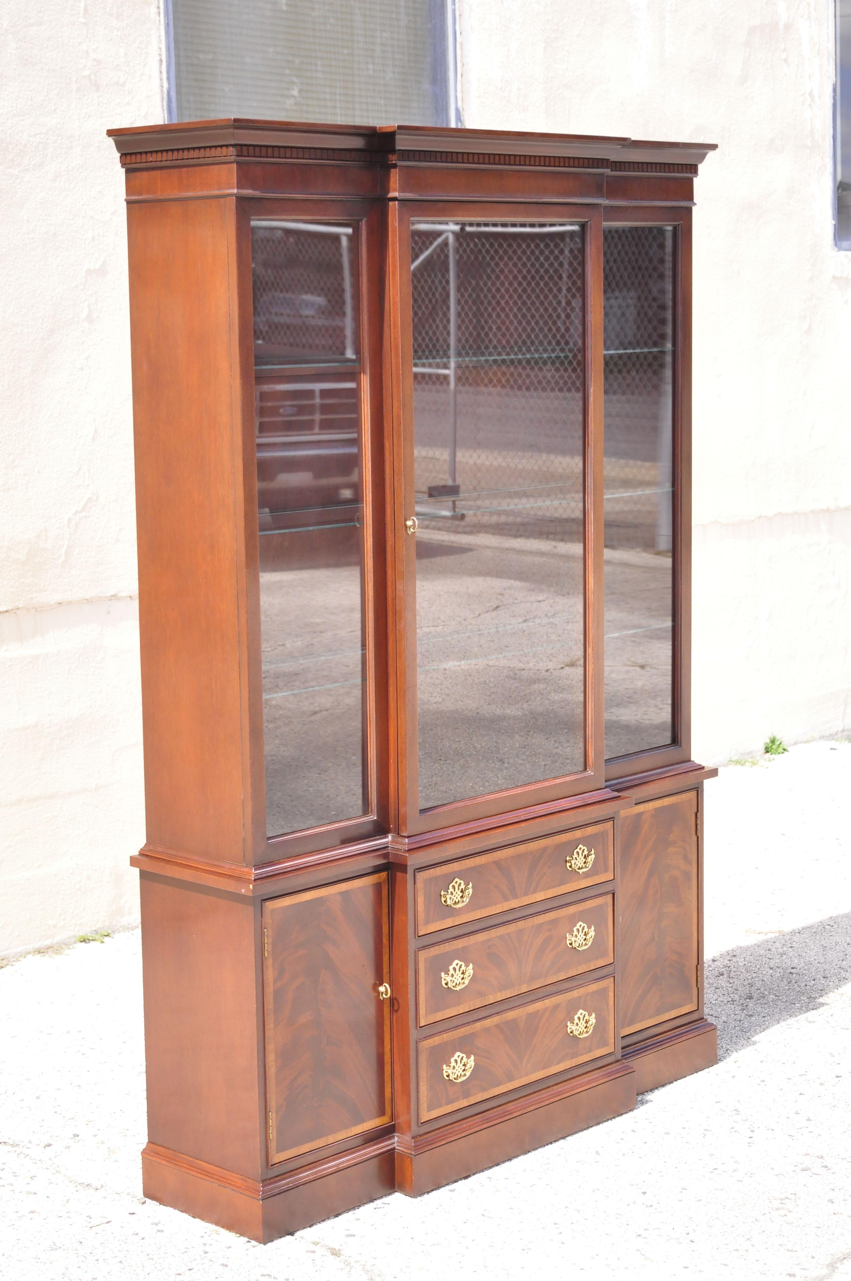 Hickory Chippendale Banded Inlay China Cabinet American Masterpiece Collection For Sale 3