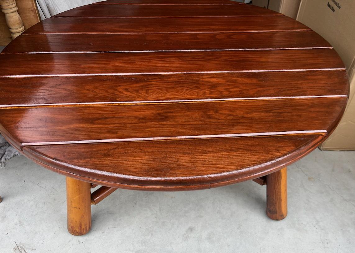 Table basse Hickory avec plateau à lattes Bon état - En vente à Los Angeles, CA