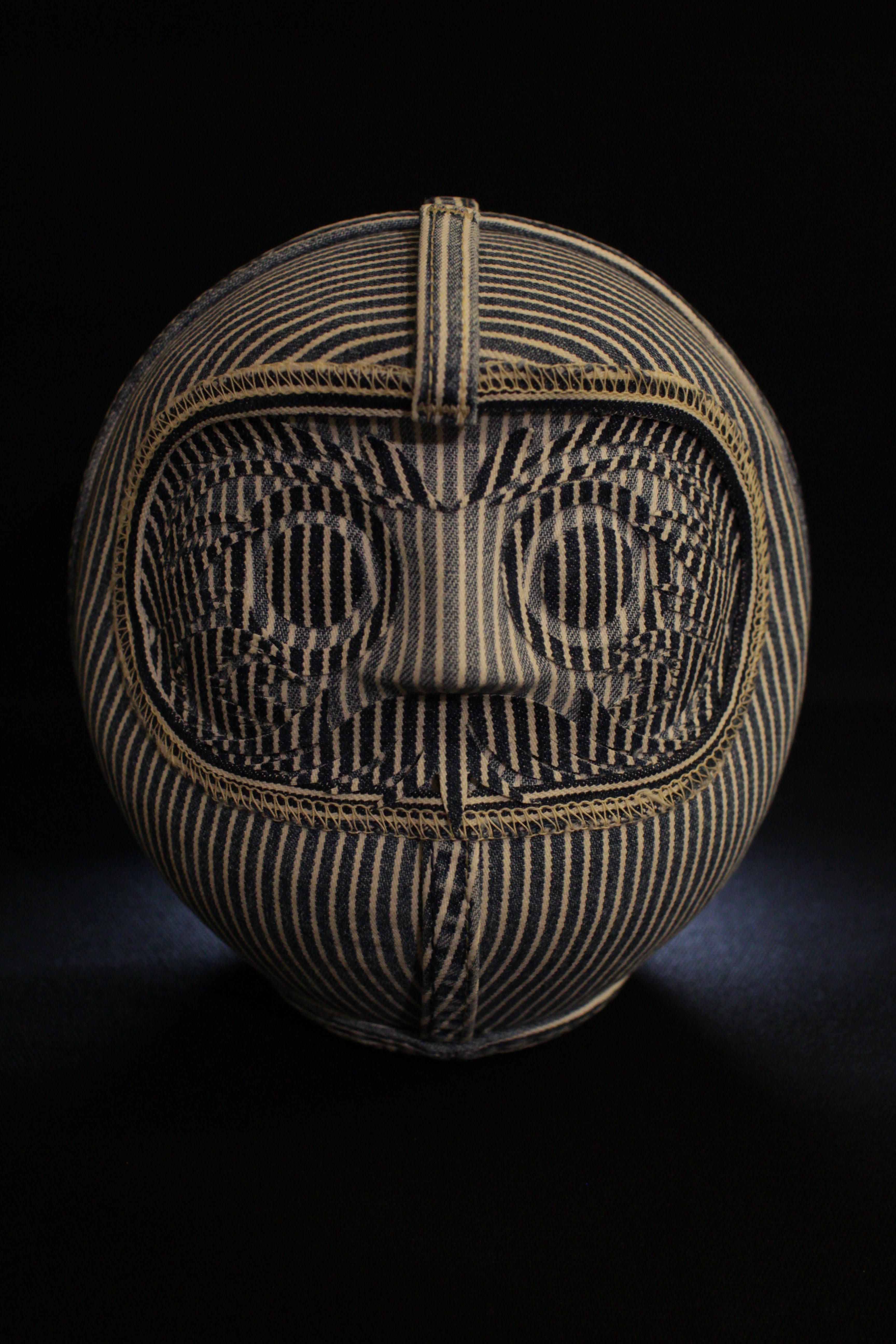 

Daruma est une figurine traditionnelle japonaise qui signifie se relever encore et encore même après être tombé.
Depuis environ 400 ans, elle est aimée comme décoration pour conjurer le mauvais sort ou pour exprimer des souhaits.

La signification