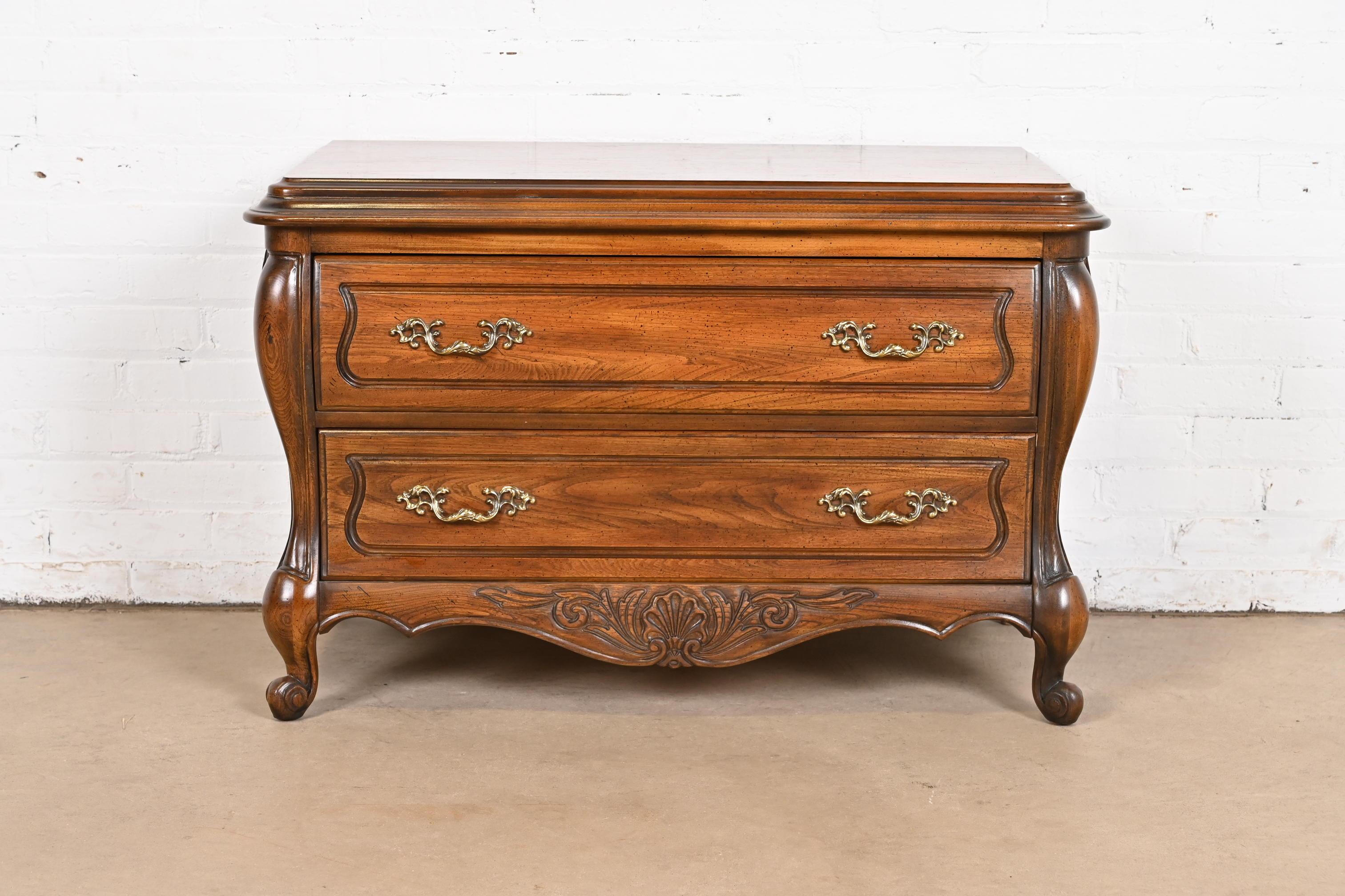 Hickory French Provincial Louis XV Carved Walnut Bombay Chest or Commode In Good Condition For Sale In South Bend, IN
