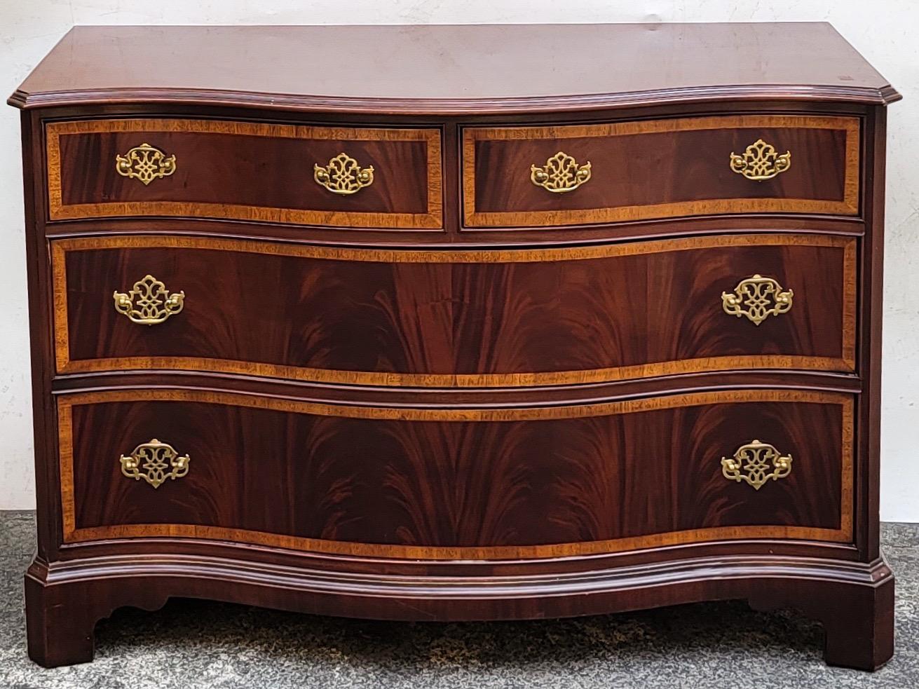 Hickory Furniture Chippendale Style Flame Mahogany Serpentine Chest In Good Condition In Kennesaw, GA
