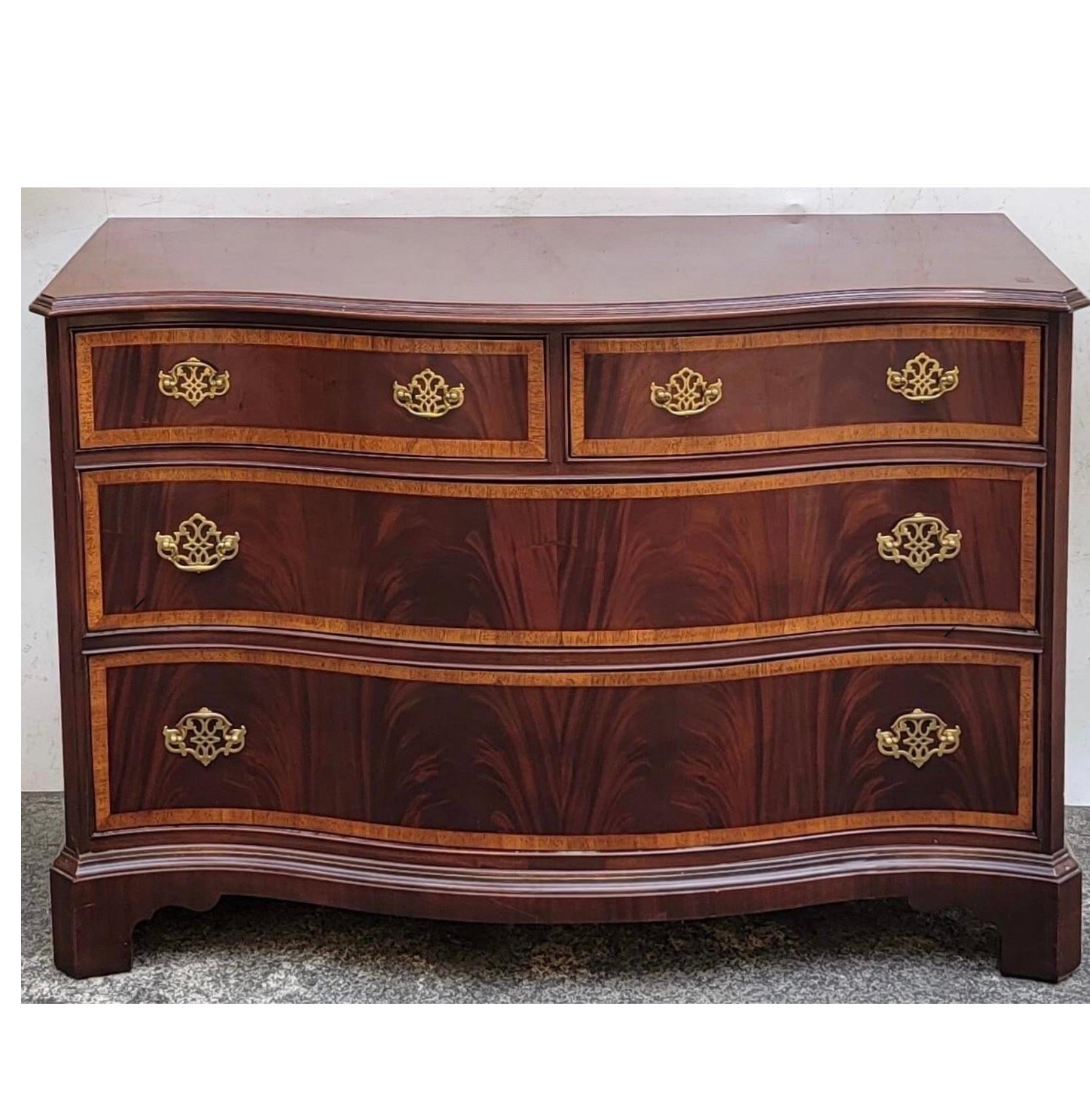 Hickory Furniture Chippendale Style Flame Mahogany Serpentine Chest - Pair In Good Condition For Sale In Kennesaw, GA
