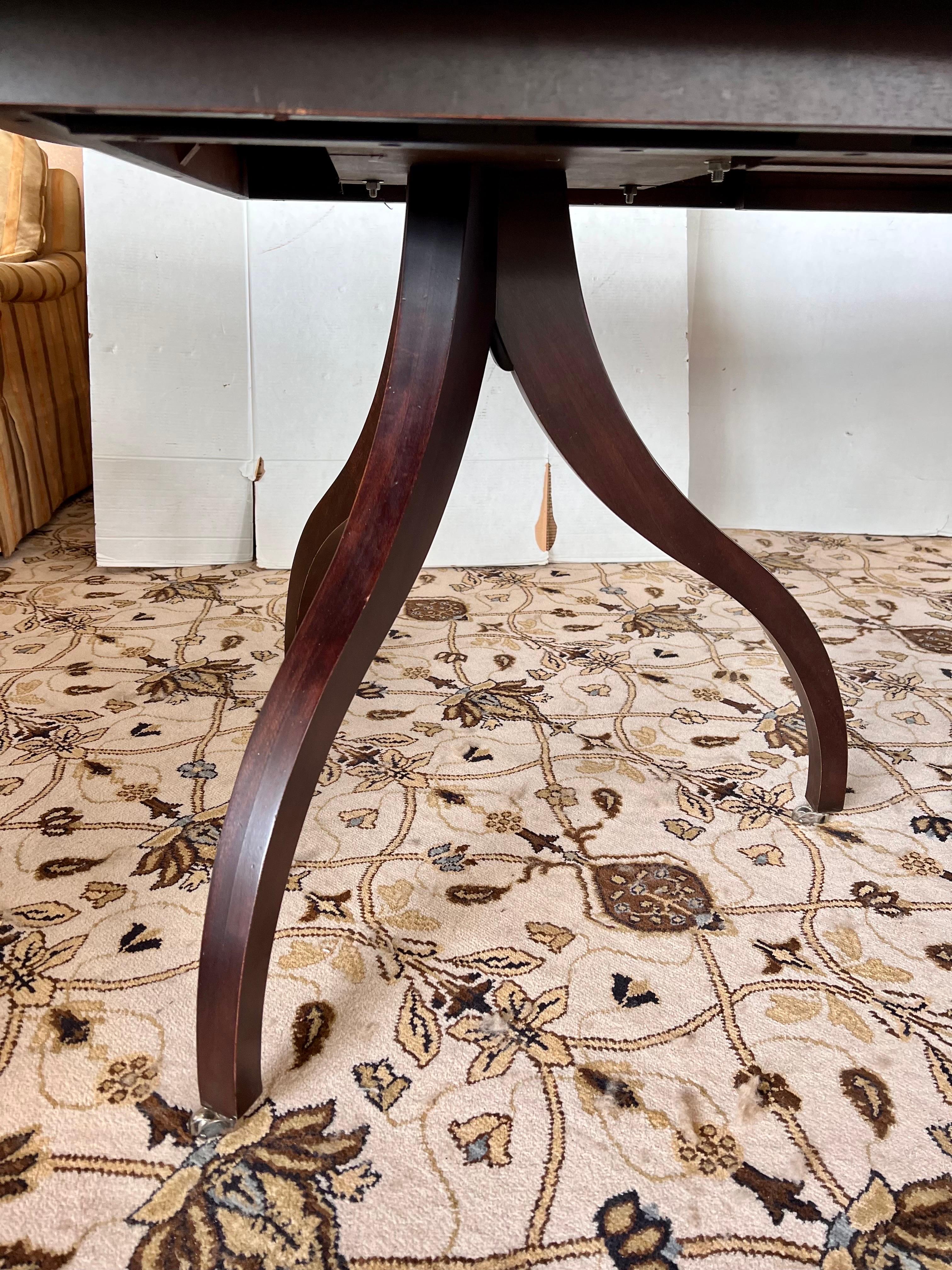 Georgian Hickory Furniture Expandable Mahogany Double Pedestal Spider Leg Dining Table 
