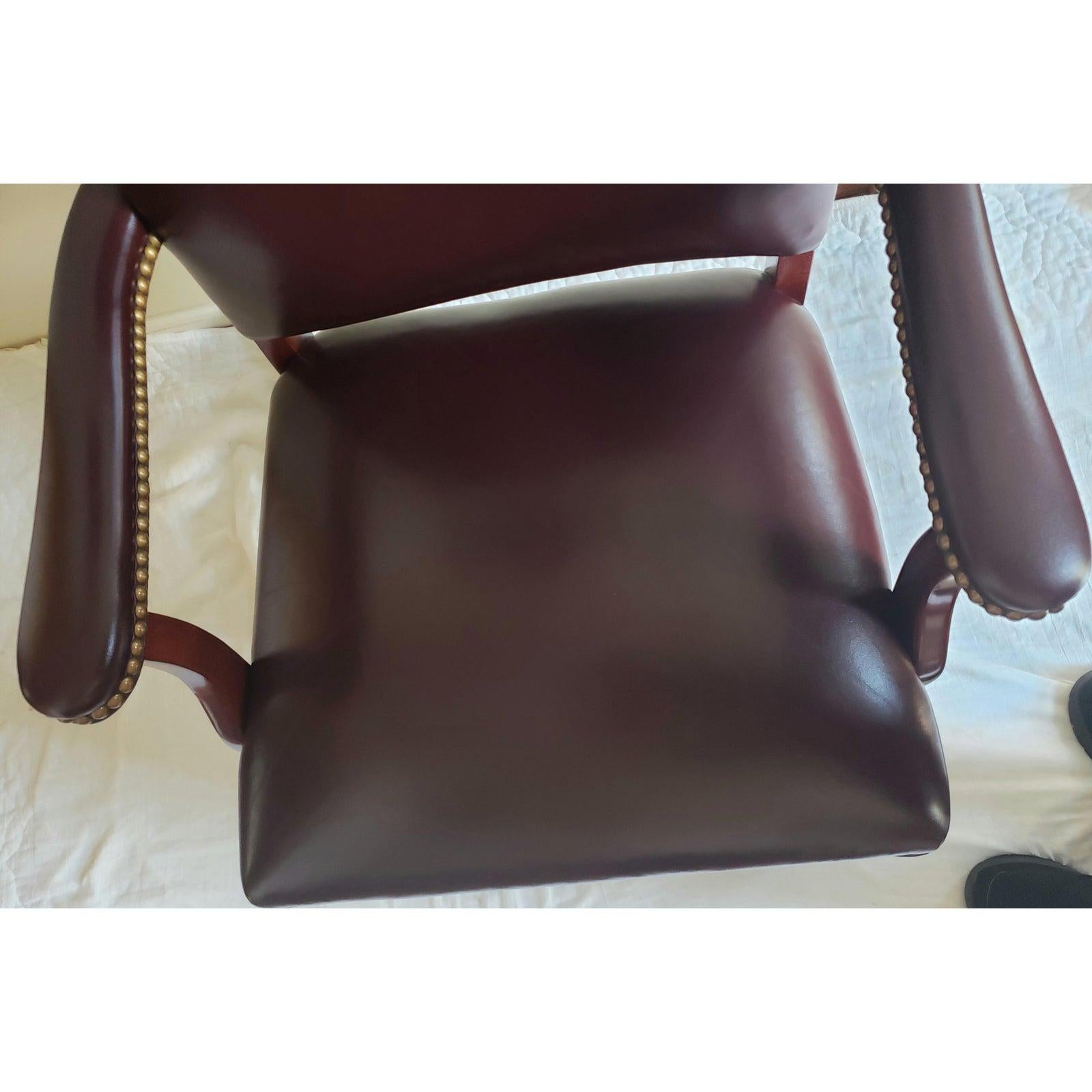 Hickory Leather Co. Excecutive Office Guest Chairs In Good Condition For Sale In Germantown, MD