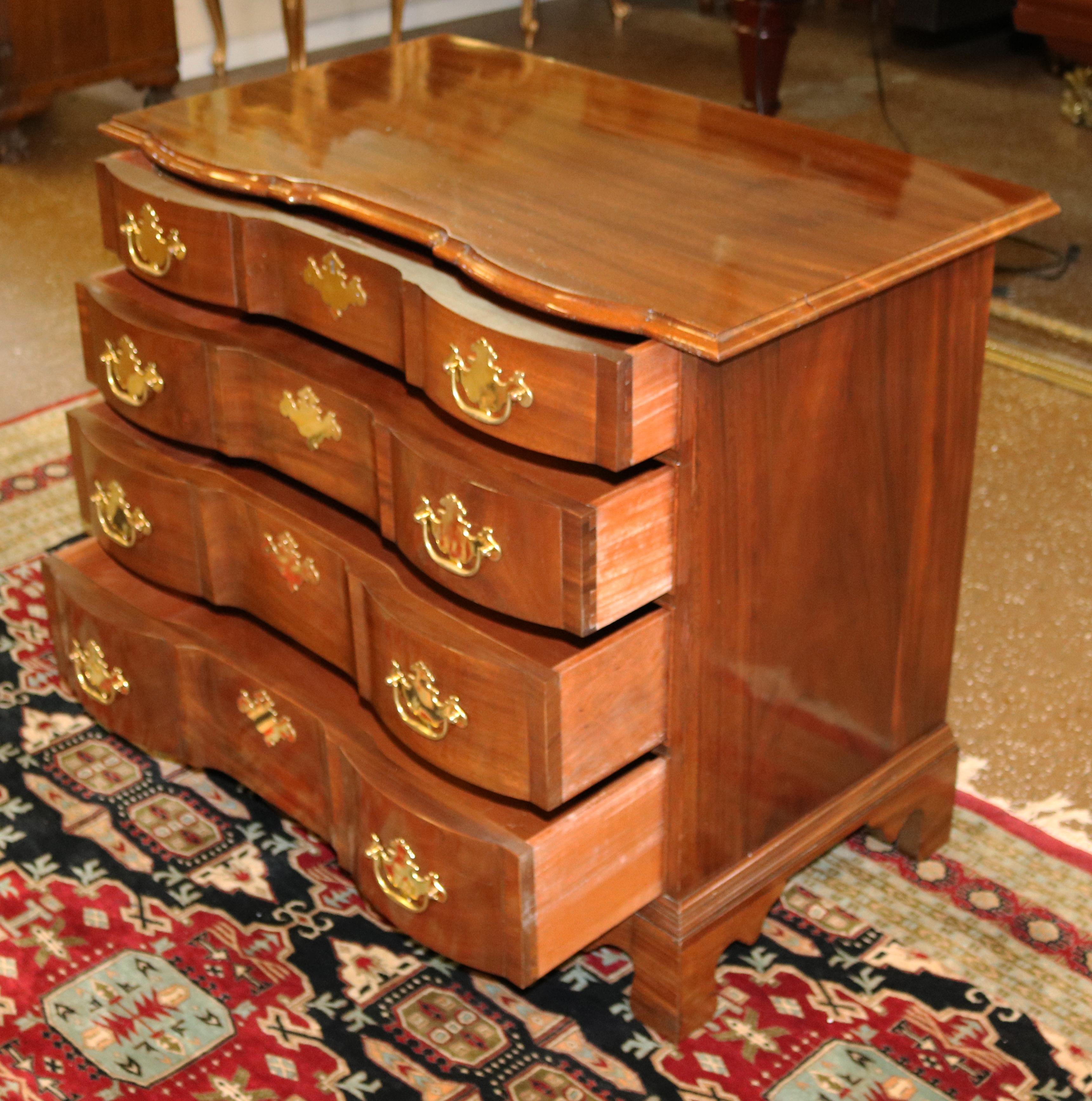 Hickory Mahogany Chippendale Style Block Front Dresser Chest of Drawers For Sale 6