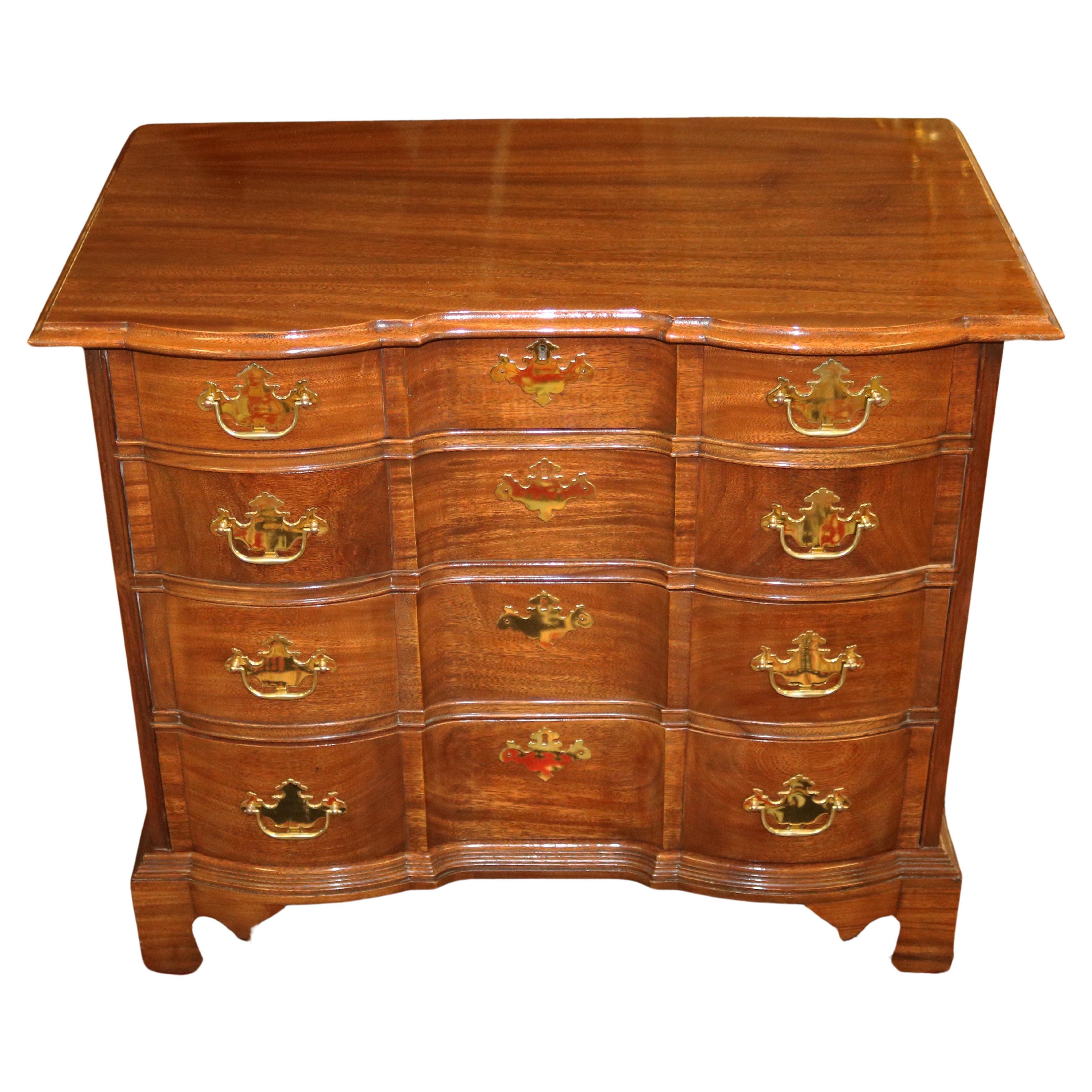 Hickory Mahogany Chippendale Style Block Front Dresser Chest of Drawers For Sale