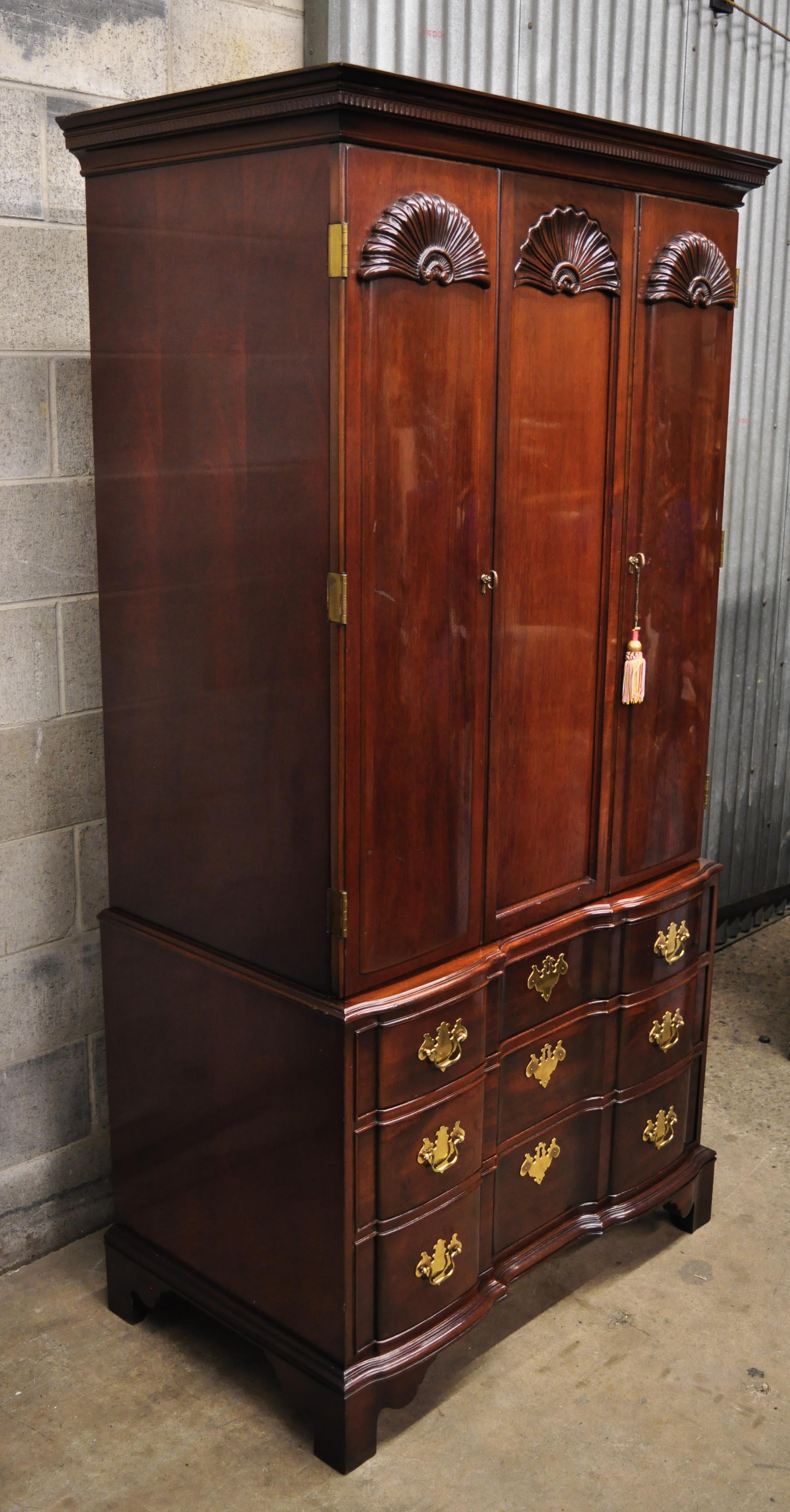 Hickory Masterpiece Collection Mahogany Chippendale Blockfront Armoire Cabinet 5