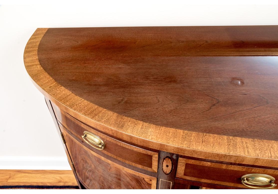 Fédéral Hickory White American Masterpiece Collection Demilune Sideboard en vente