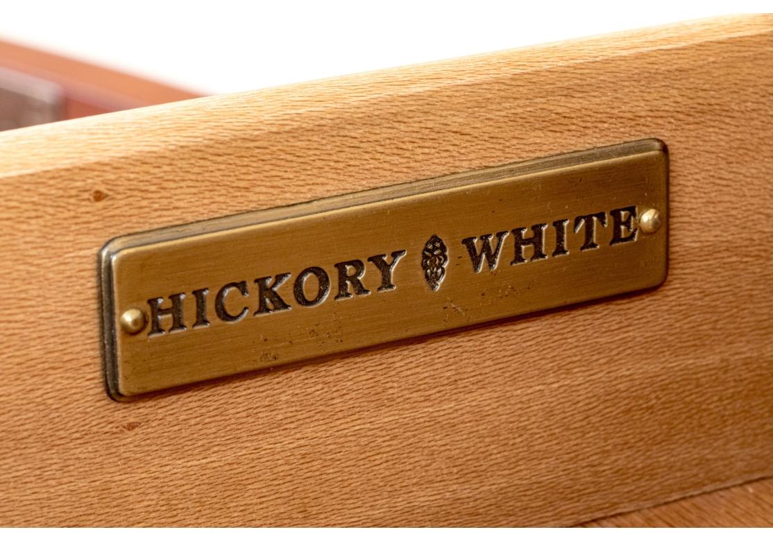 Hickory White American Masterpiece Collection Demilune Sideboard Abîmé - En vente à Bridgeport, CT