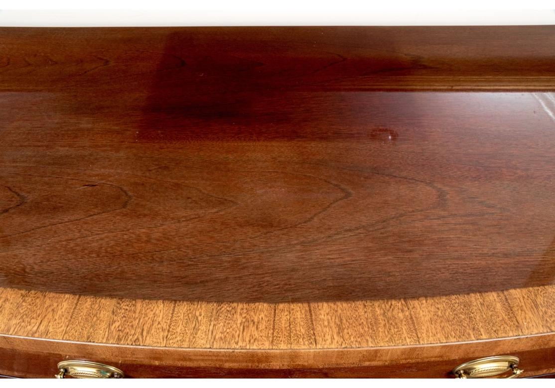 Laiton Hickory White American Masterpiece Collection Demilune Sideboard en vente