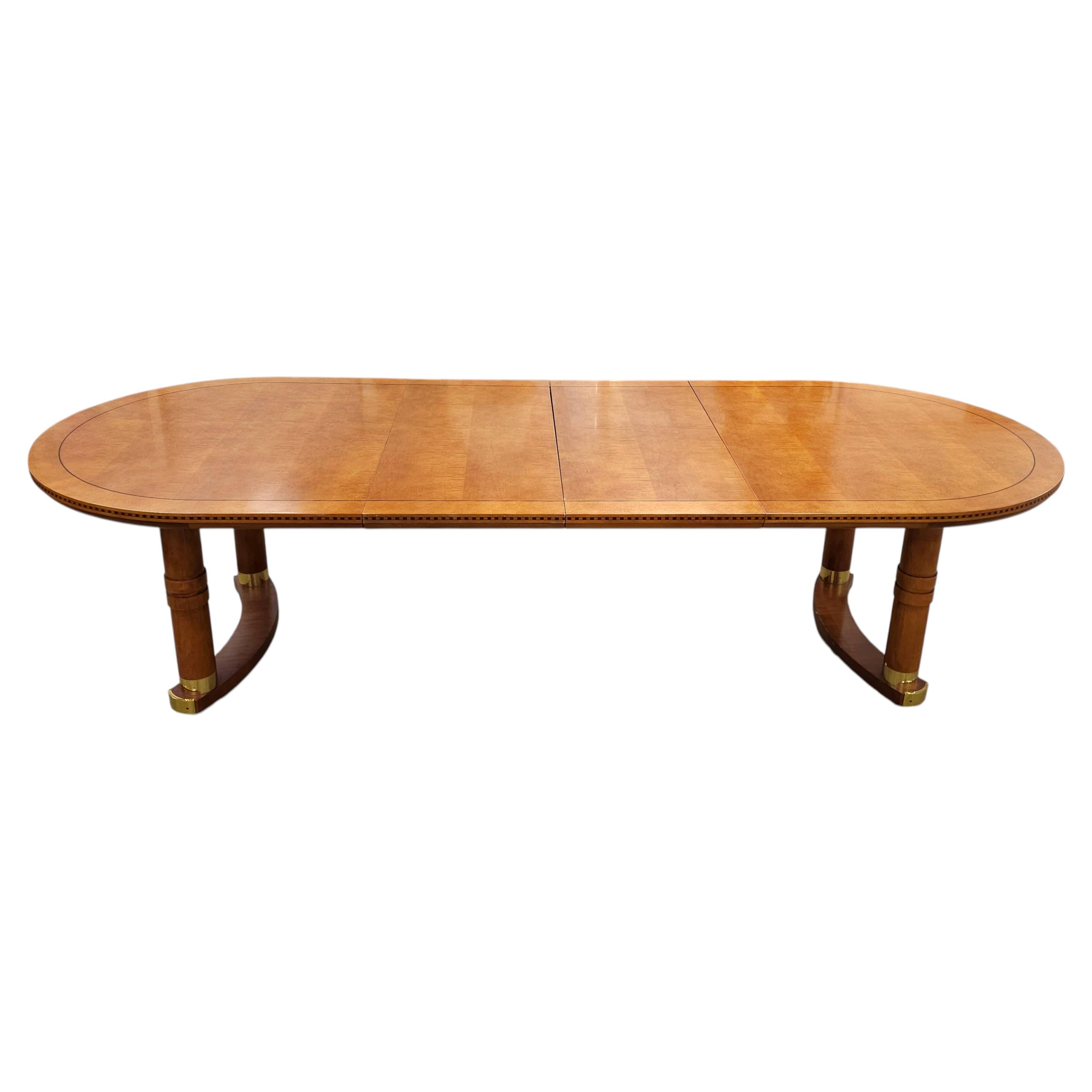 Mesa de comedor extensible de arce con bandas e incrustaciones de Hickory White