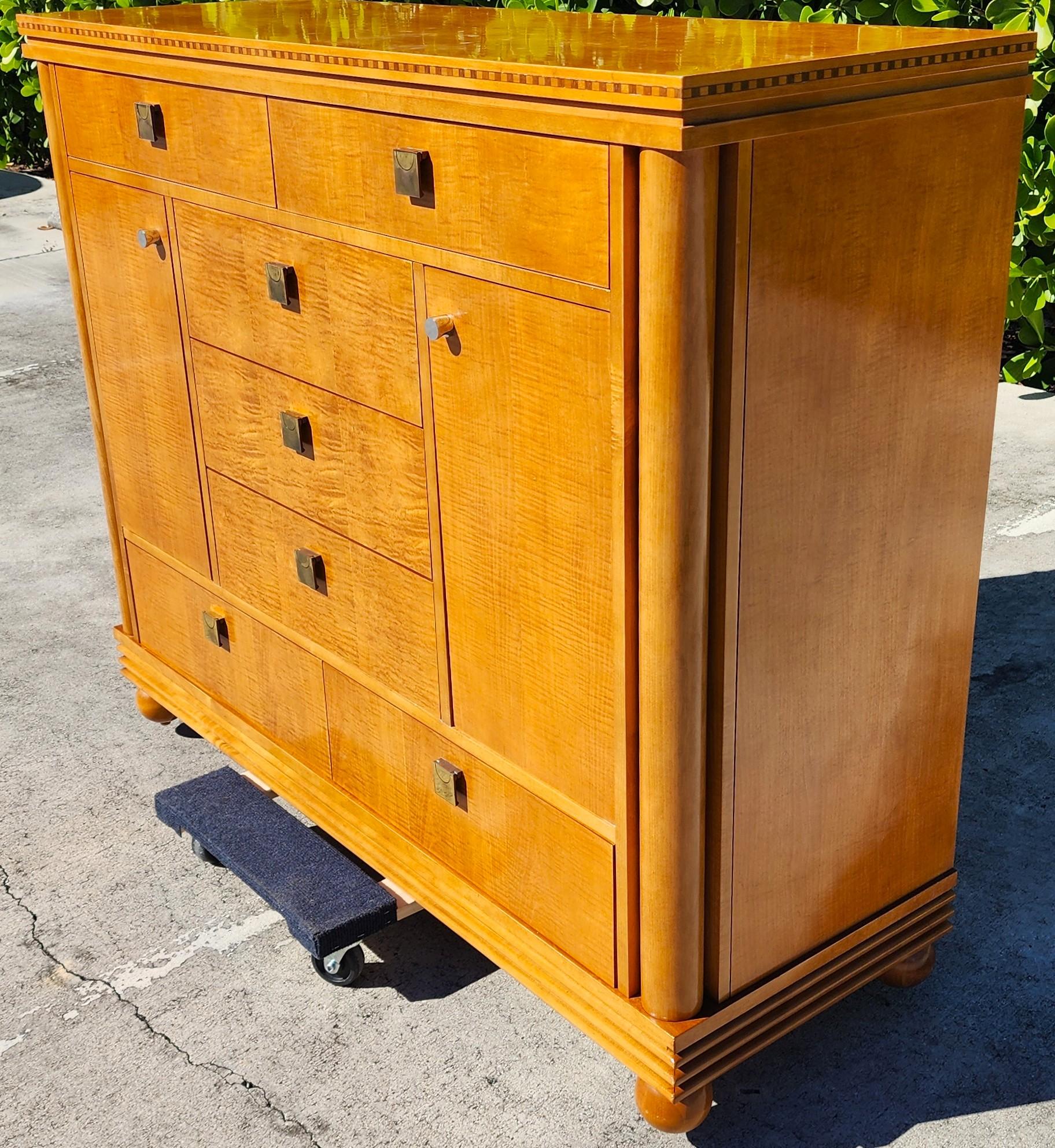 HICKORY WHITE BIEDERMEIER DRESSER von GENESIS COLLECTION (Biedermeier) im Angebot