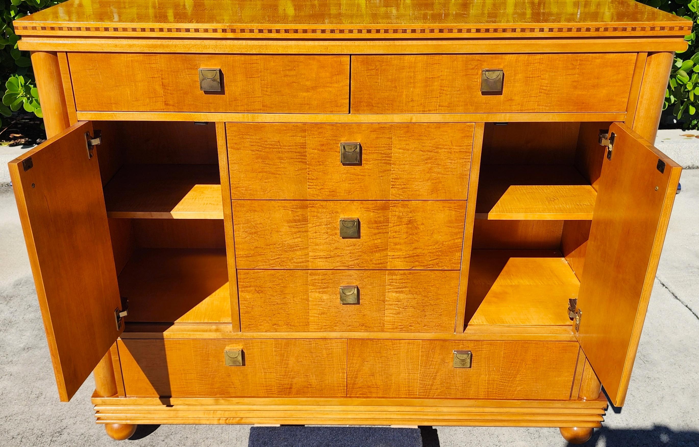 HICKORY WHITE BIEDERMEIER DRESSER von GENESIS COLLECTION im Zustand „Gut“ im Angebot in Lake Worth, FL