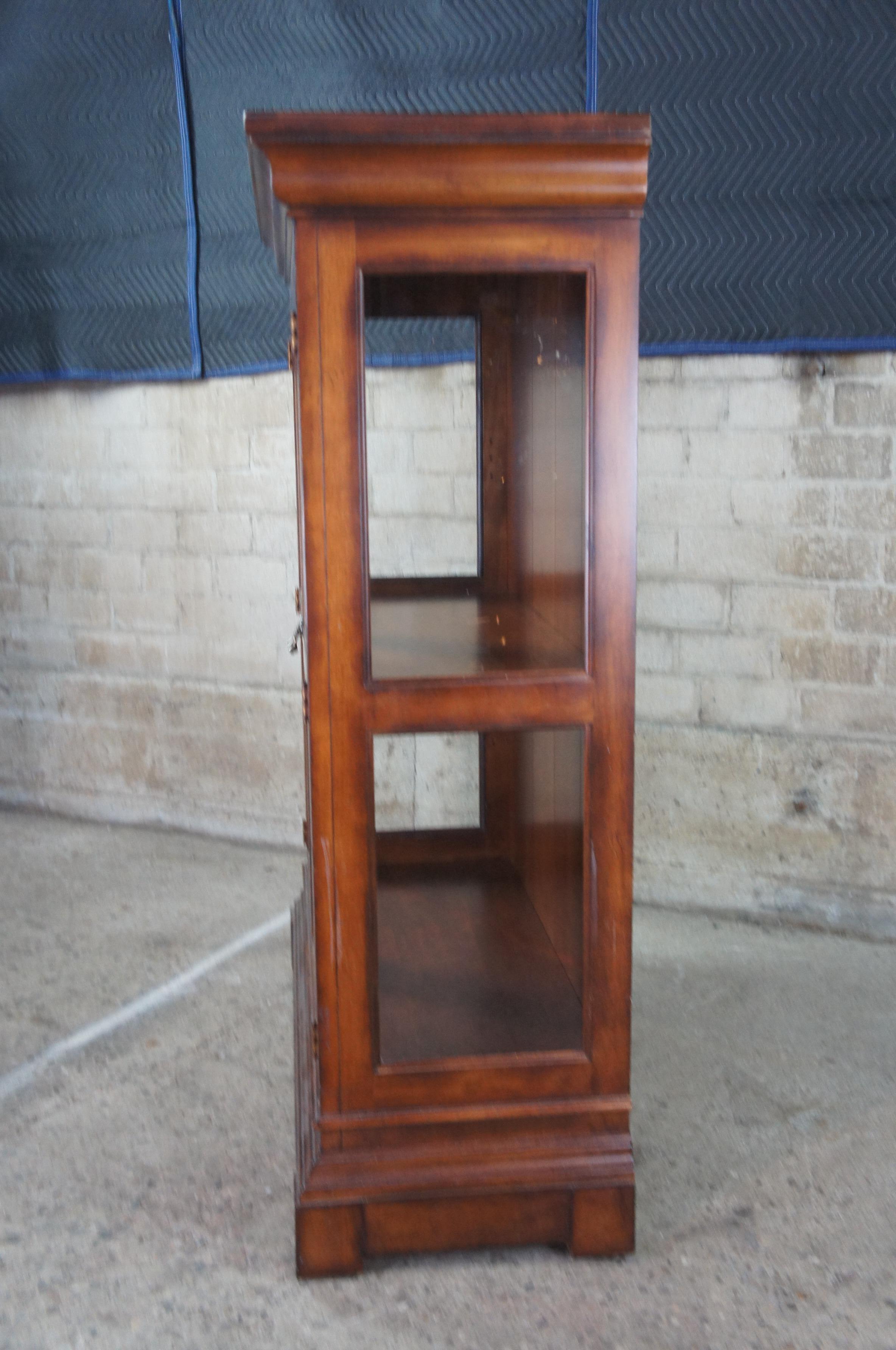 Hickory White Distressed Bookcase Glass Front Curio China Display Cabinet In Good Condition In Dayton, OH