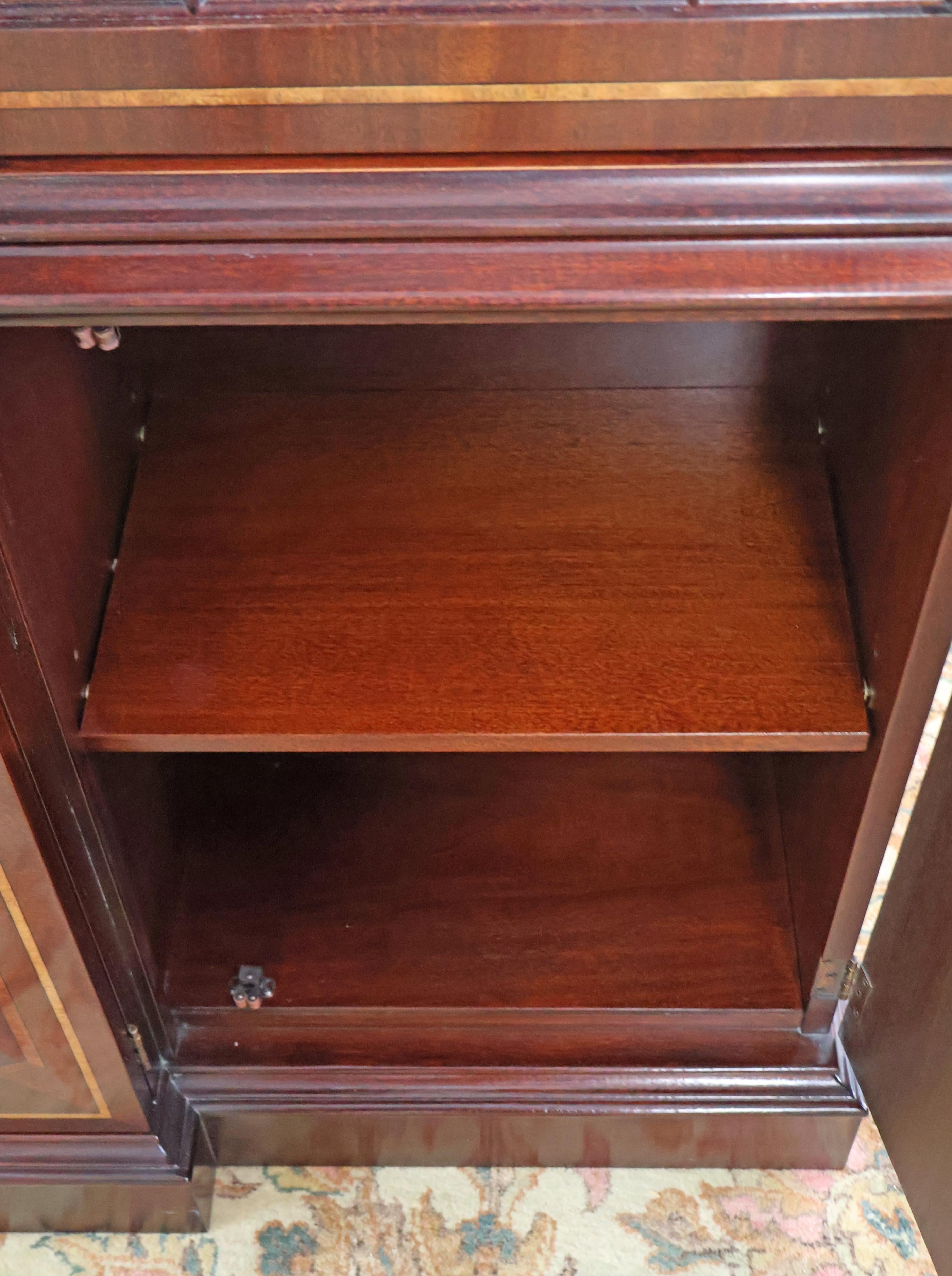 Hickory White Flame Mahogany Libreria Armadio Portafoglio Breakfront 9