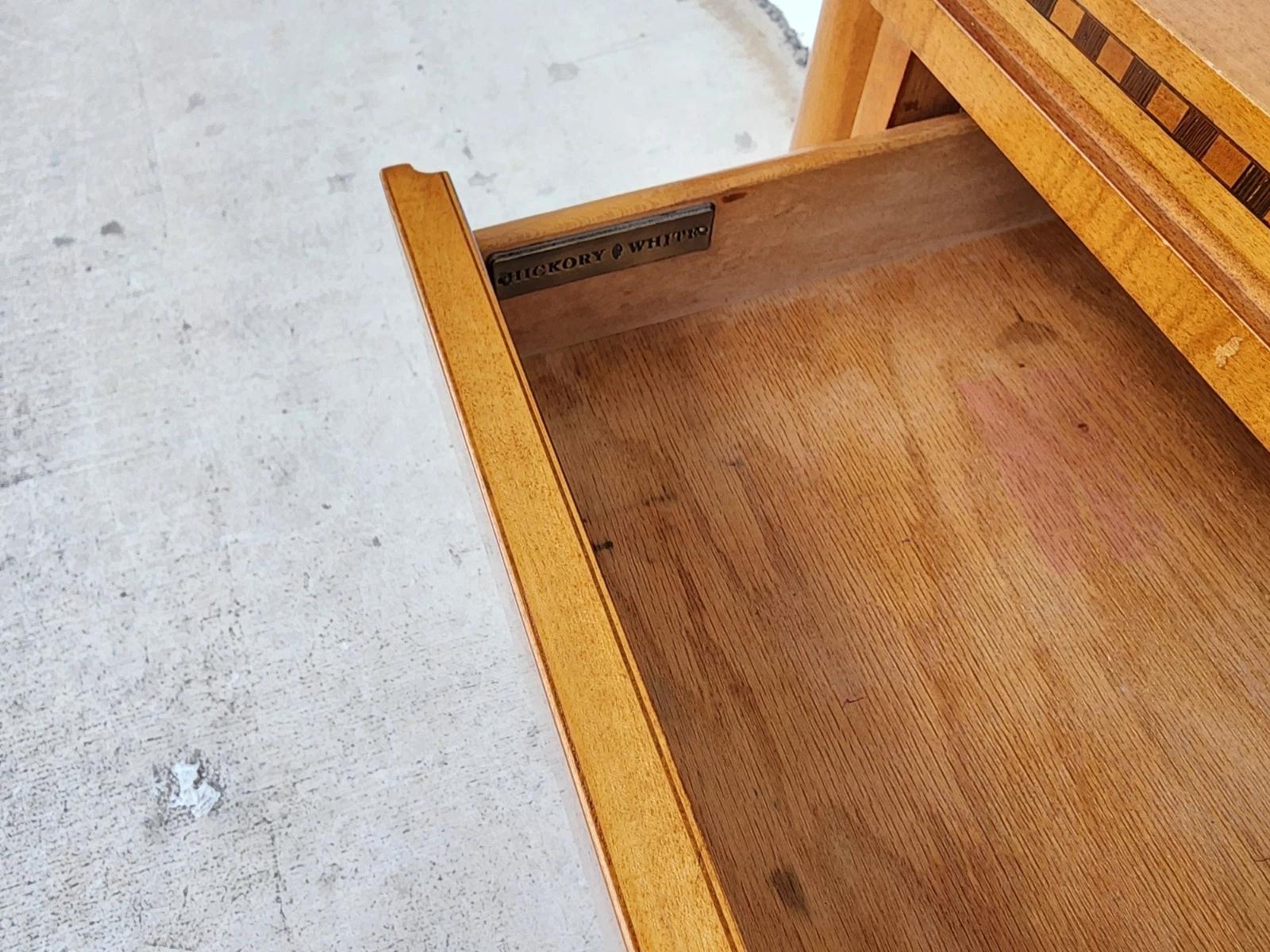 Hickory White Collection Biedermeier Table de nuit Table d'appoint en vente 4