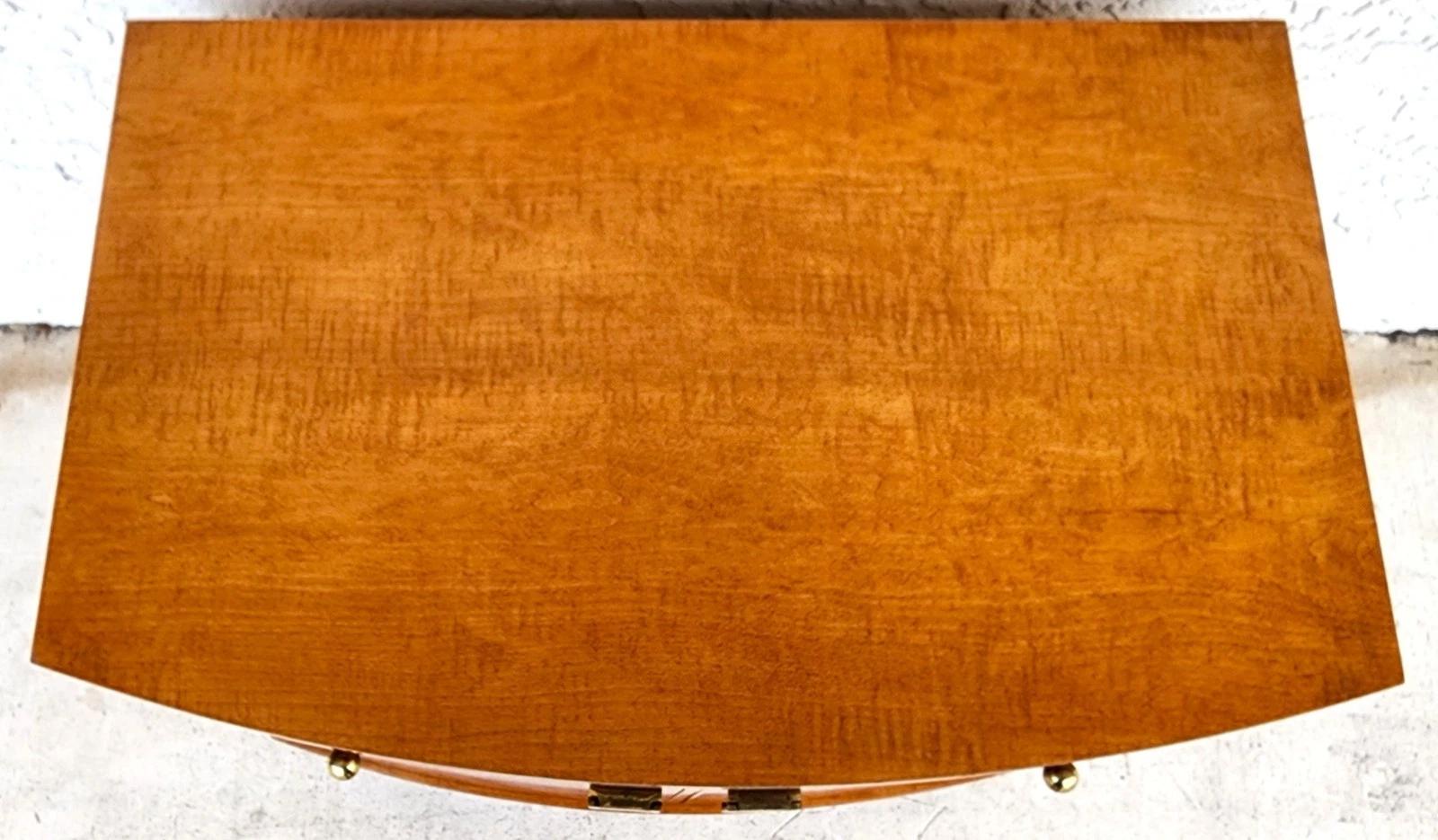 Hickory White Collection Biedermeier Table de nuit Table d'appoint en vente 4