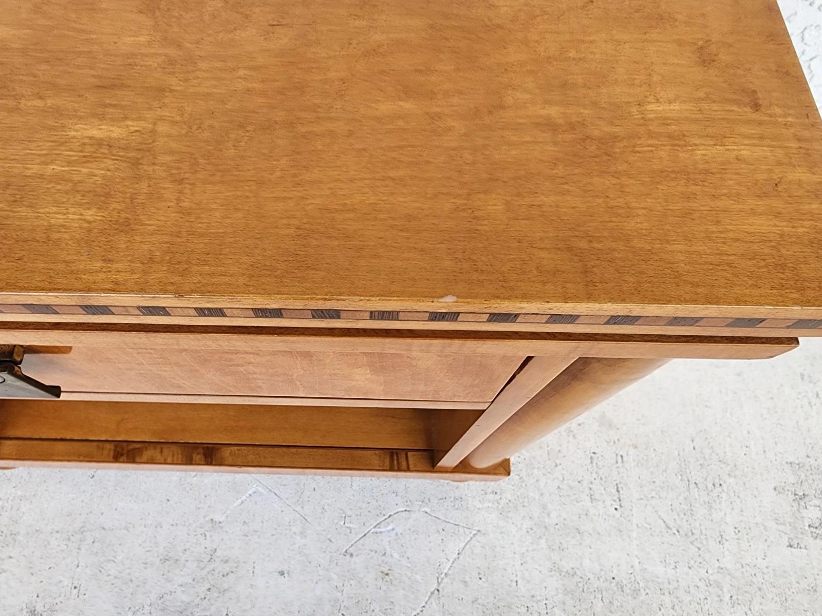 Hickory White Collection Biedermeier Table de nuit Table d'appoint en vente 5