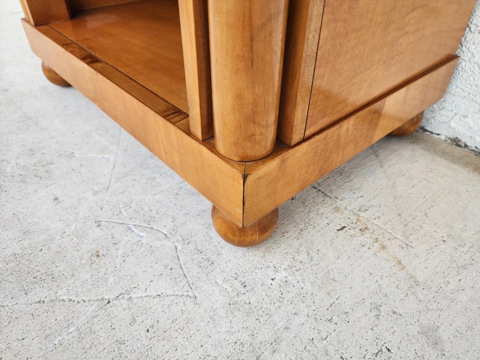 Hickory White Collection Biedermeier Table de nuit Table d'appoint en vente 8