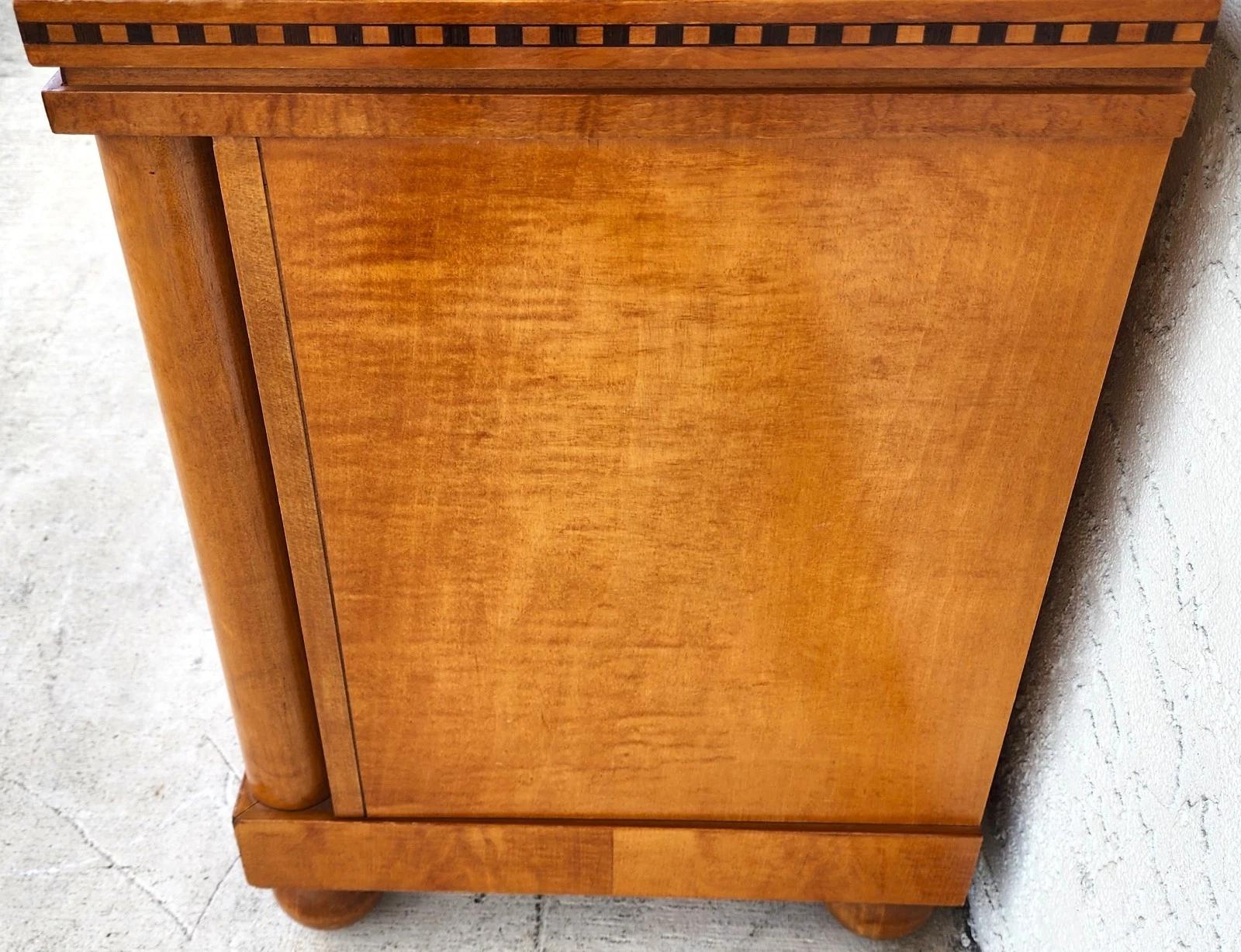 Bois Hickory White Collection Biedermeier Table de nuit Table d'appoint en vente