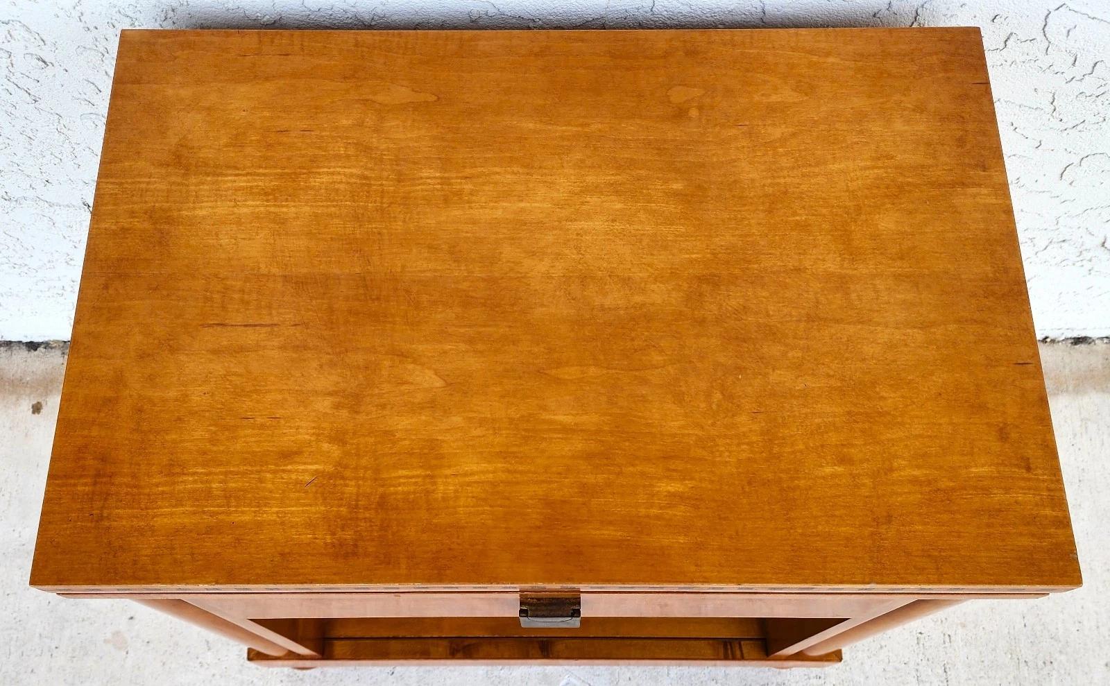 Hickory White Collection Biedermeier Table de nuit Table d'appoint en vente 1