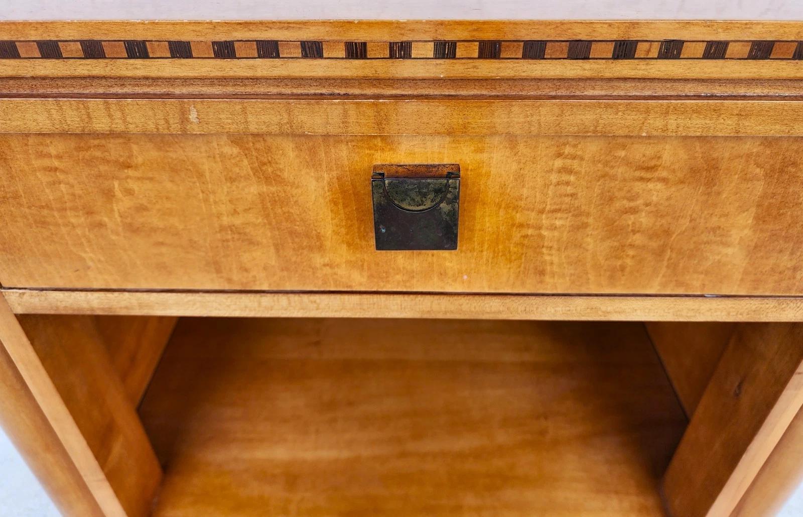 Hickory White Collection Biedermeier Table de nuit Table d'appoint en vente 3