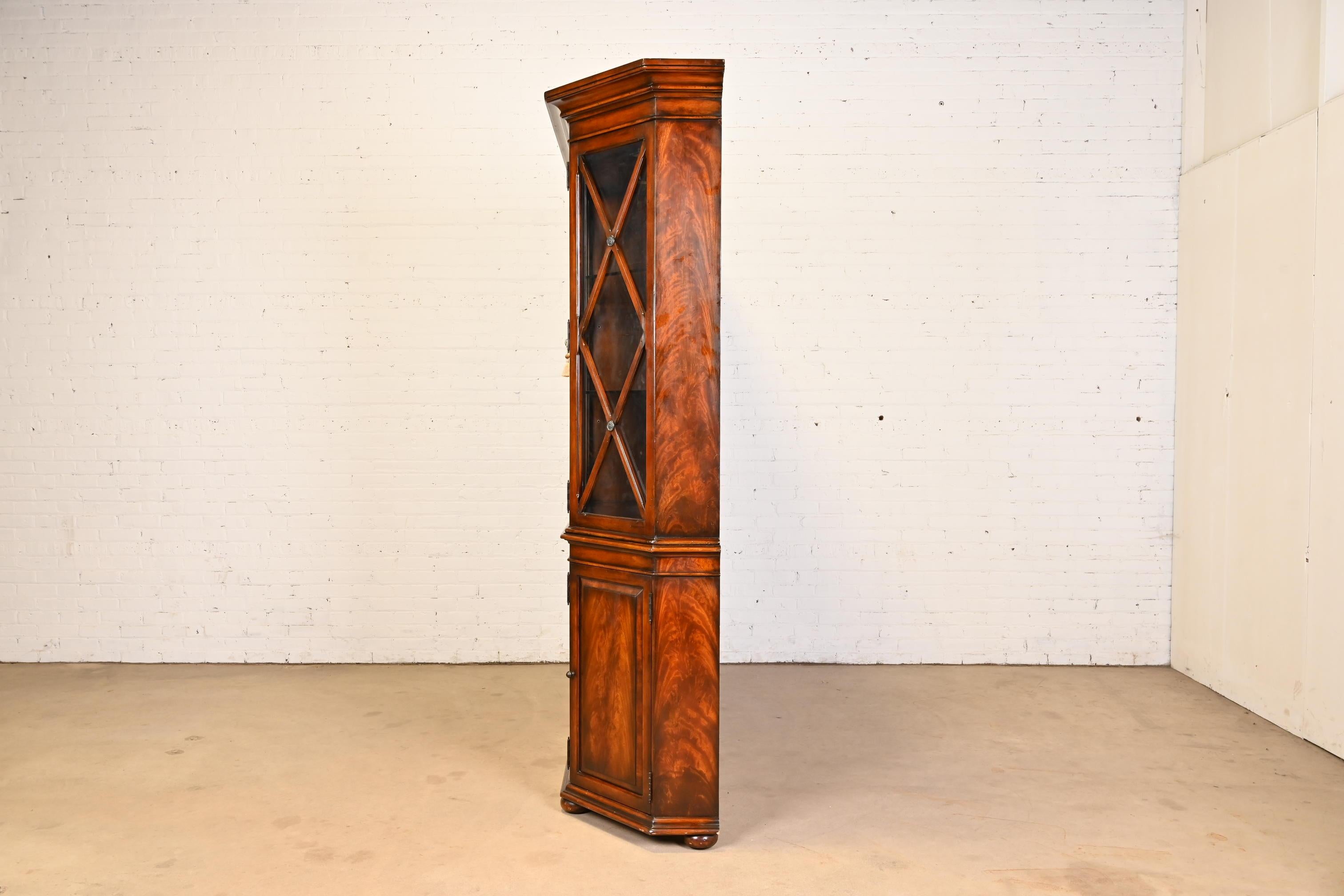 Hickory White Georgian Carved Flame Mahogany Large Breakfront Bookcase Cabinet 4
