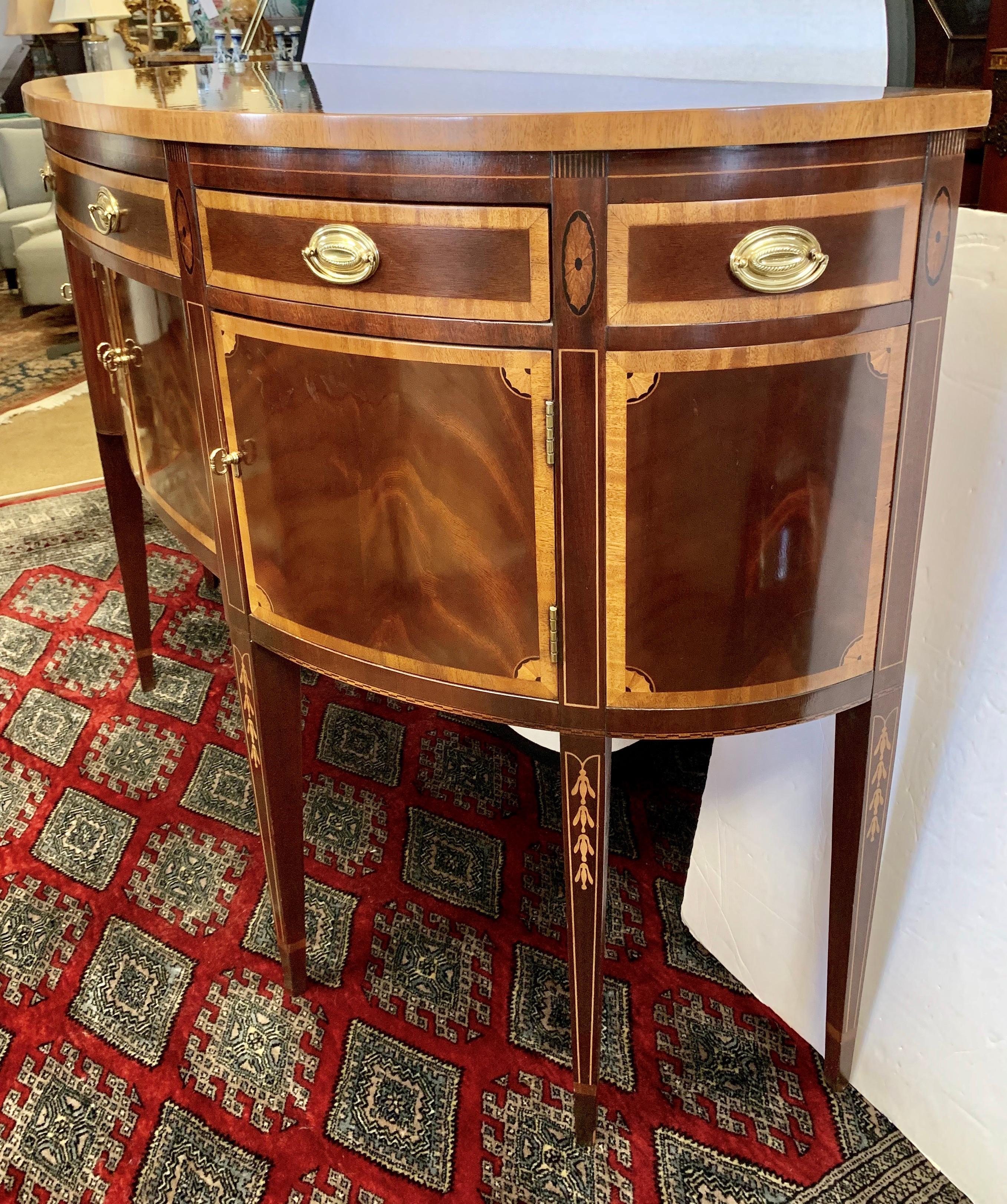 Hickory White Mahogany Inlaid Sideboard Credenza Buffet Server Bow Front In Good Condition In West Hartford, CT