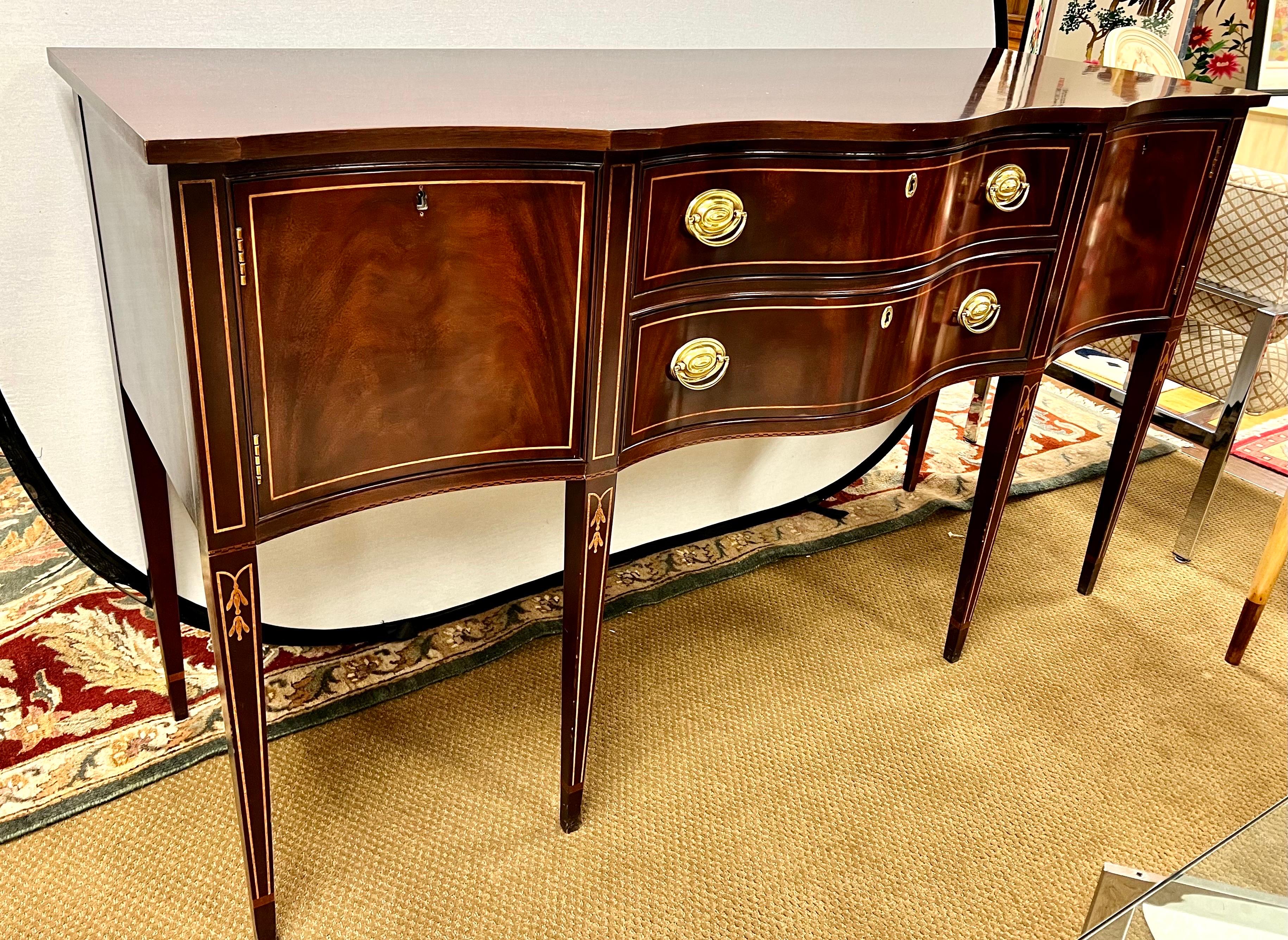 Hickory White Mahogany Inlay Sideboard Buffet Credenza Cabinet In Good Condition In West Hartford, CT