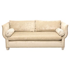HICKORY WHITE Transitional Sofa mit Leopardenmuster und Nagelkopfbesatz