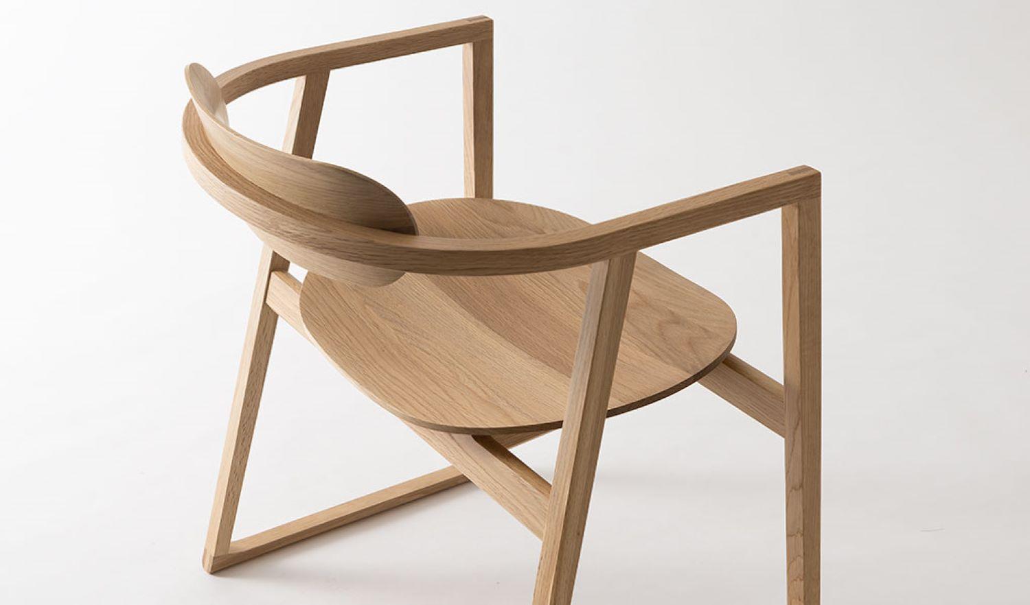 Japanischer moderner Loungesessel der japanischen Suwari-Serie mit Holzsitz aus japanischer Eiche von HIDA (Moderne) im Angebot