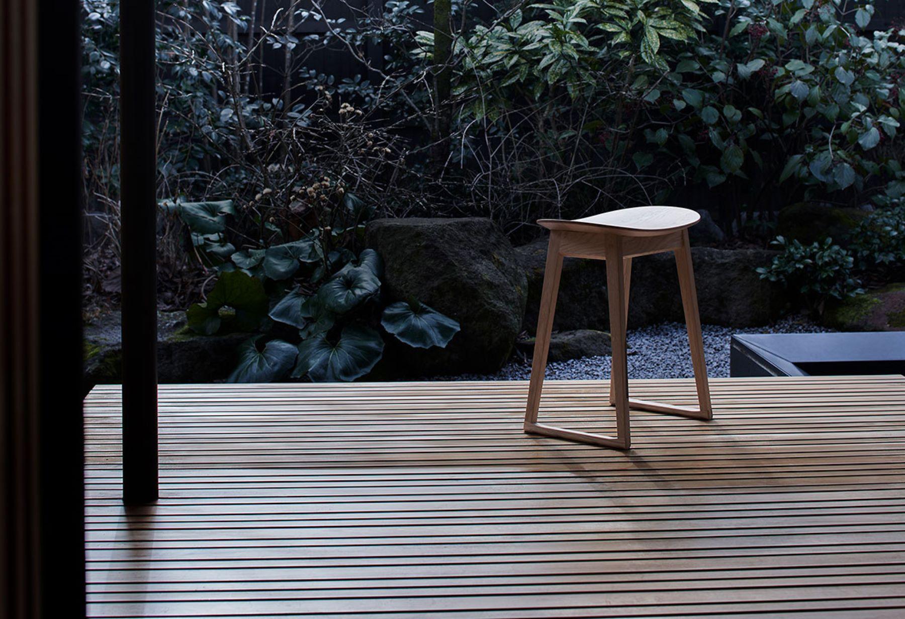 Moderne Tabouret moderniste de la série Suwari du Japon HIDA avec assise en bois de chêne japonais en vente