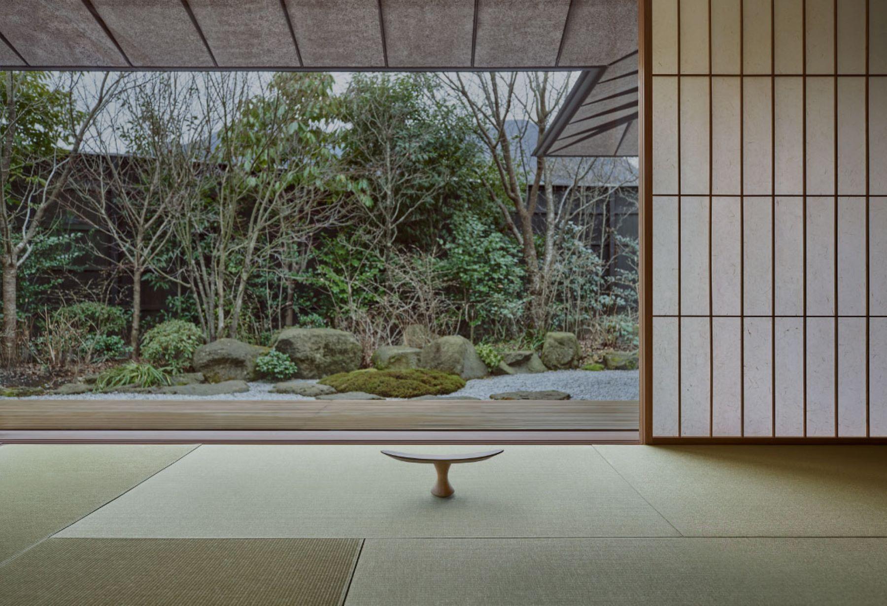 kneeling chair kenya hara