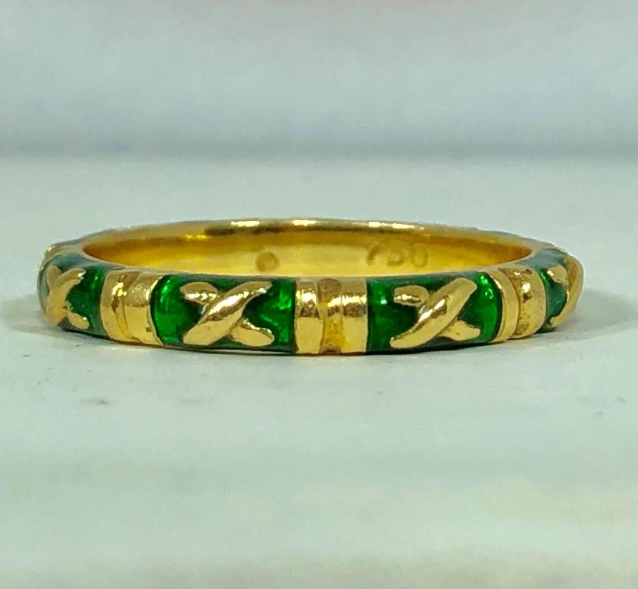 Hidalgo 18 karat gold and green enamel stackable/fashion band. This unique Hidalgo creation is created in 18 karat yellow gold weighs 3.5 grams. Gorgeous emerald green enamel work, cross tie pattern. Beautiful stackable band to add to your Hidalgo