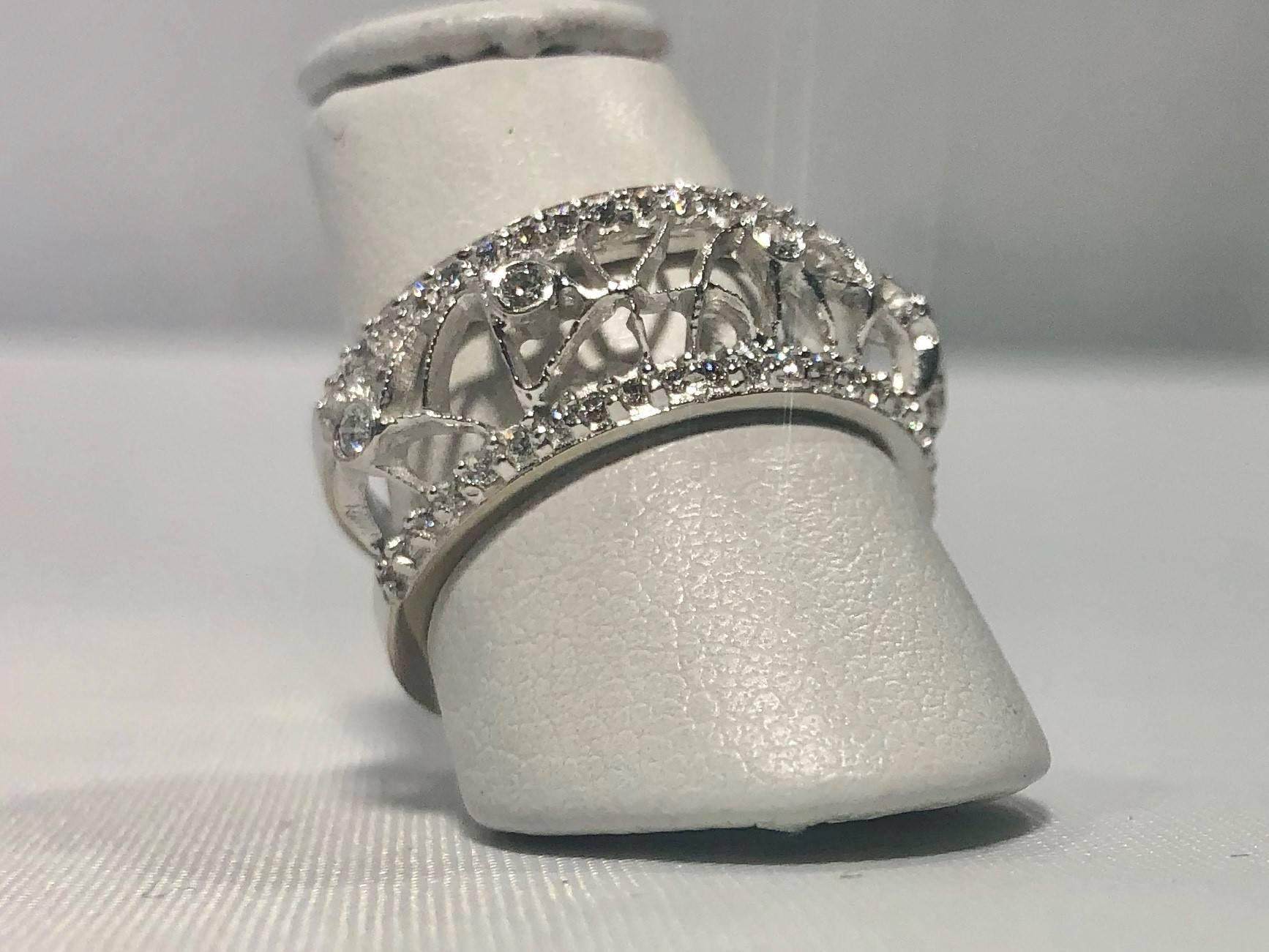 Hidalgo 18 Karat White Gold and Diamond Avant-Garde Jacket Ring In New Condition For Sale In Mansfield, OH