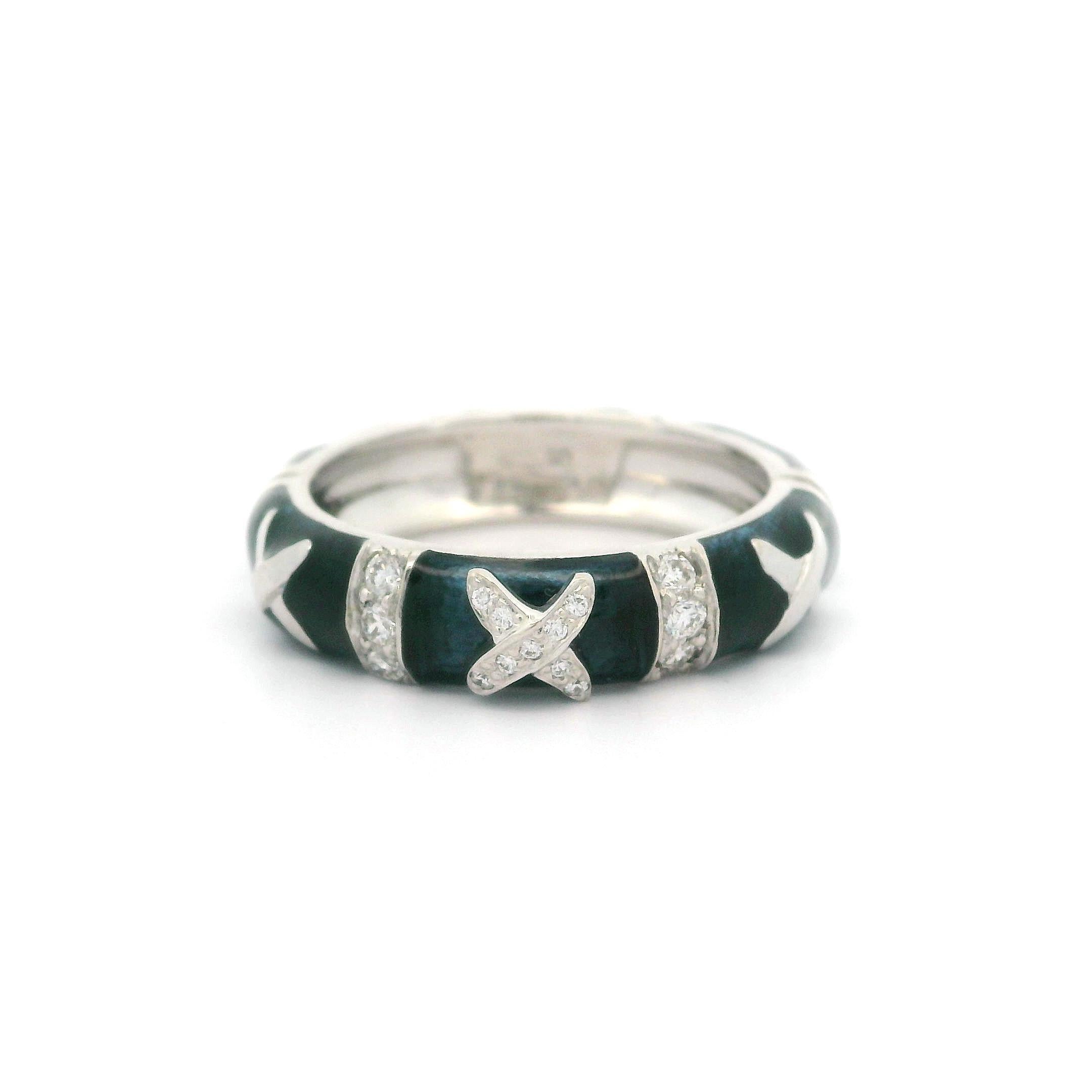 -- Stone(s):
(15) Natural Genuine Diamonds - Round Brilliant Cut - Pavé Set - F/G Color - VS1/VS2 Clarity - 0.10ctw (approx.)

Material: 18k Solid White Gold - Dark blue enamel
Weight: 6 Grams
Ring Size: 6.5 (Fitted on a finger. Ring can not be
