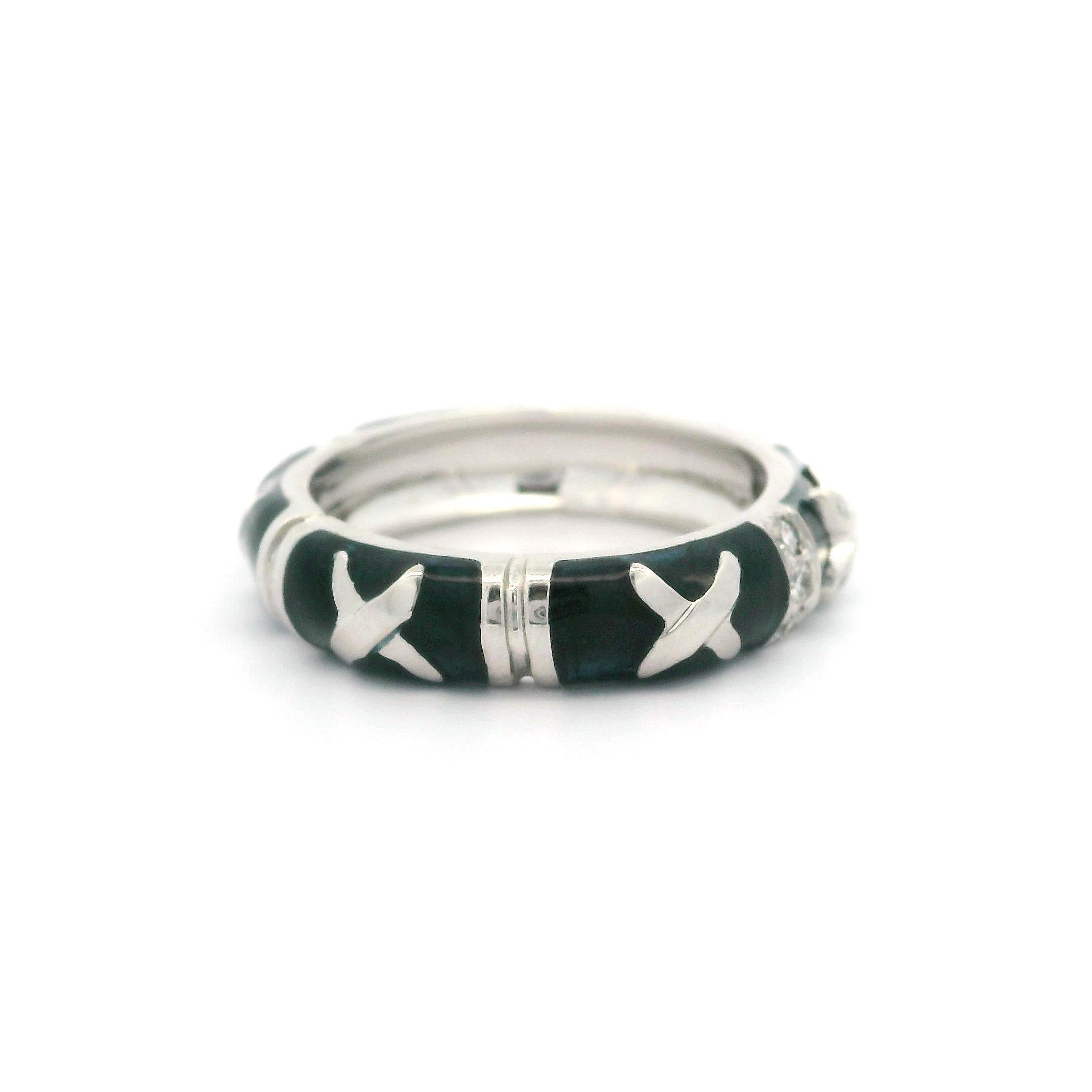 Brilliant Cut Hidalgo 18k White Gold 0.10ctw Diamond & Dark Blue Enamel 