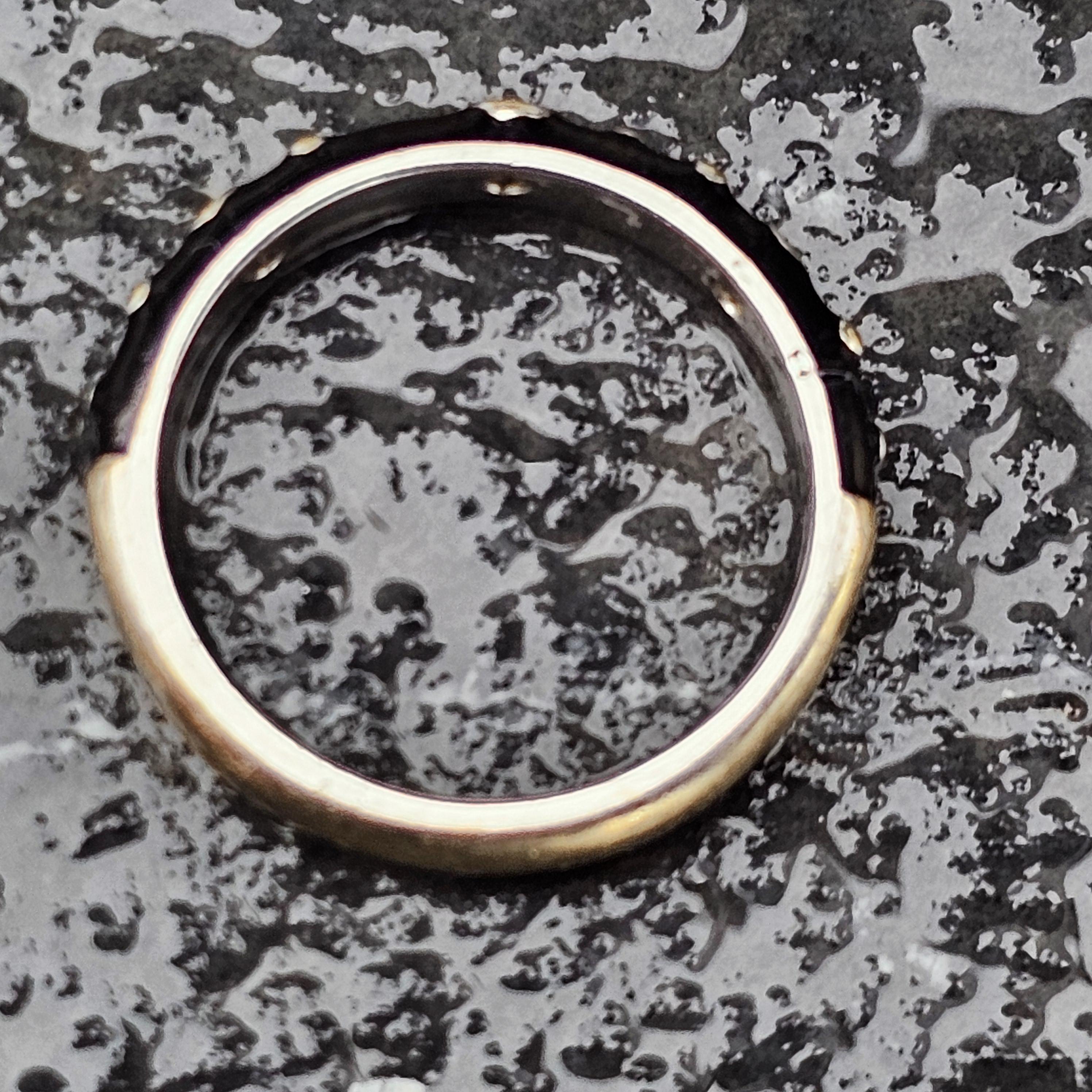 Hidalgo 18k White Gold Ring Band Black Enamel Bezel Set Diamond size 6.75 For Sale 5