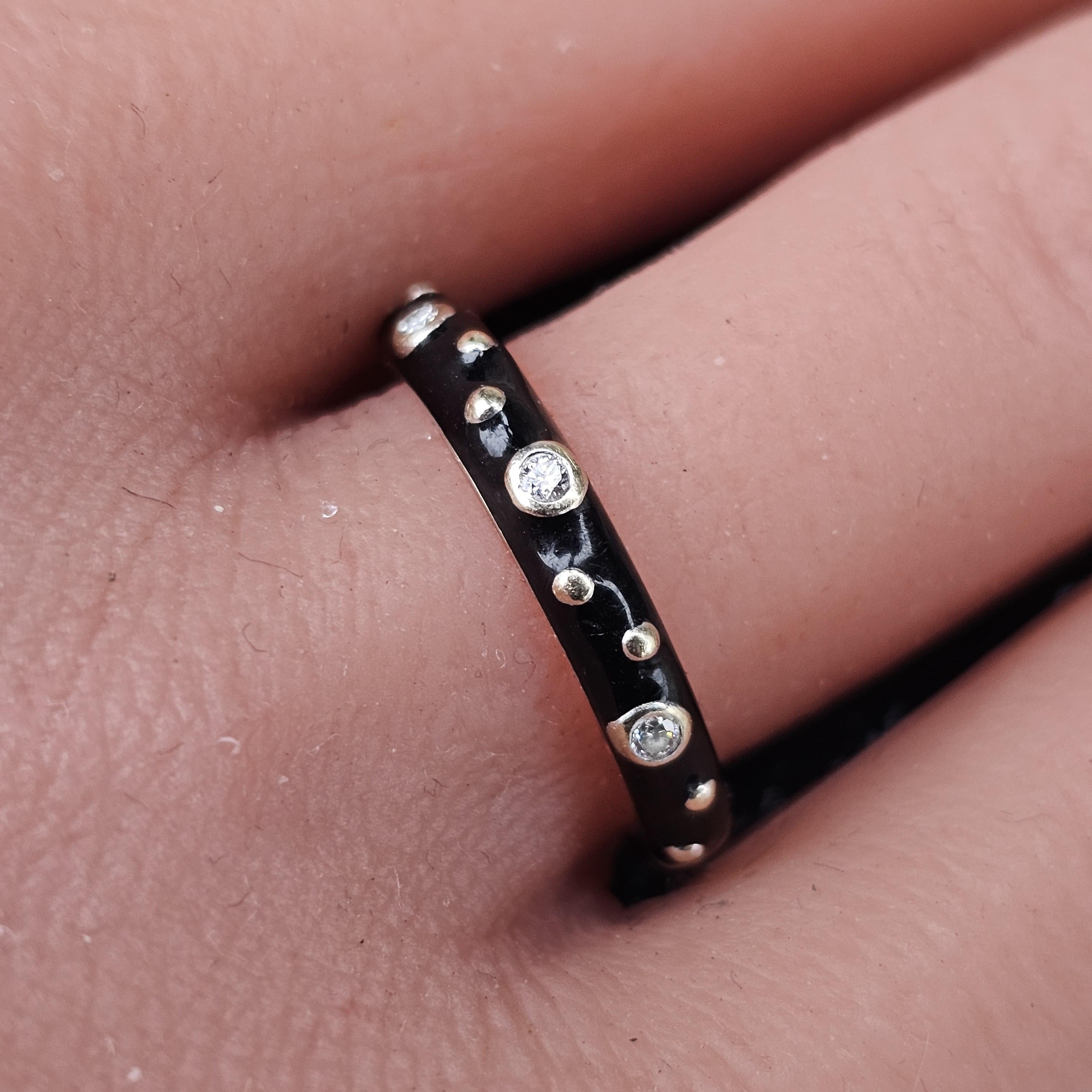 Round Cut Hidalgo 18k White Gold Ring Band Black Enamel Bezel Set Diamond size 6.75 For Sale