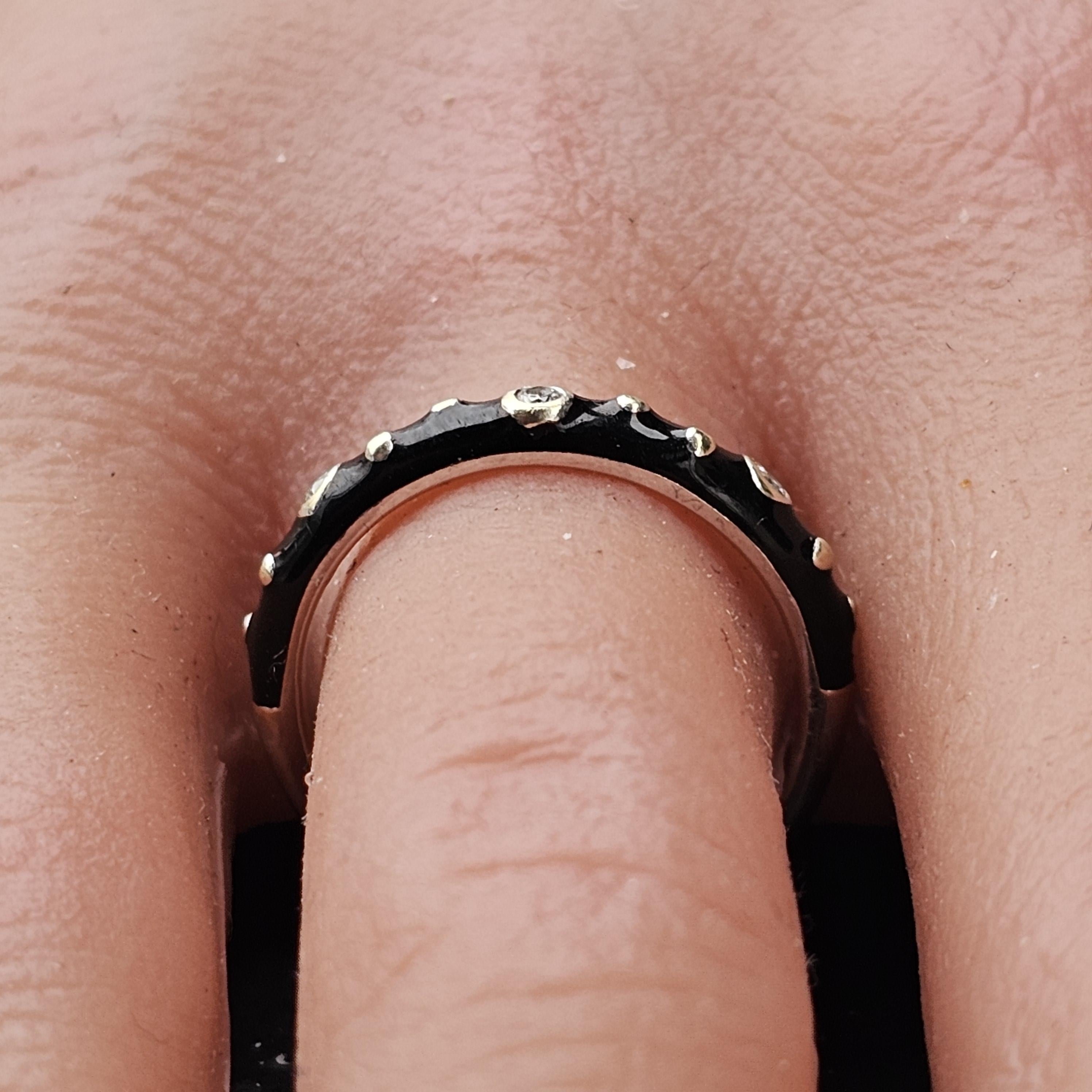 Hidalgo 18k White Gold Ring Band Black Enamel Bezel Set Diamond size 6.75 In Good Condition For Sale In Northbrook, IL