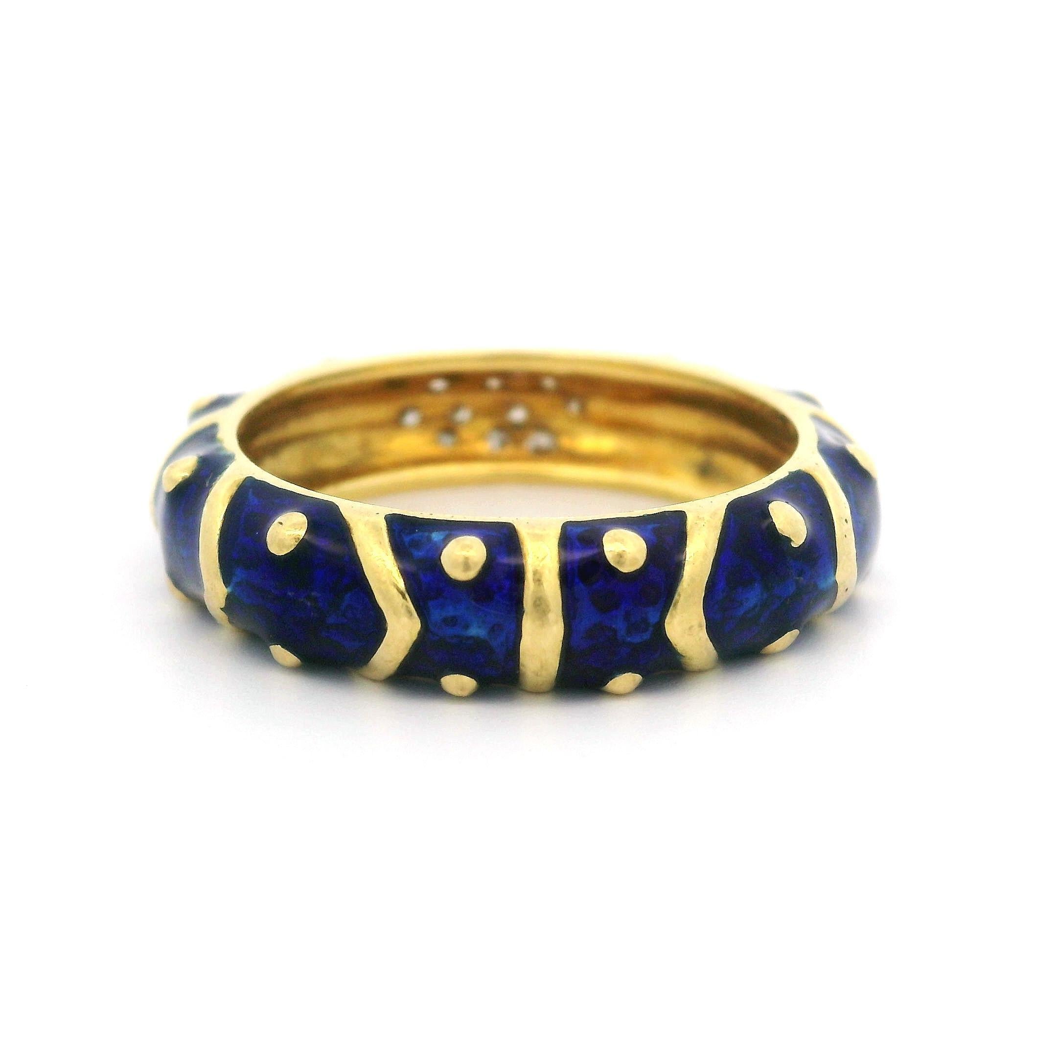 Brilliant Cut Hidalgo 18k Yellow Gold 0.15ctw Diamond & Royal Blue Enamel Band Ring For Sale