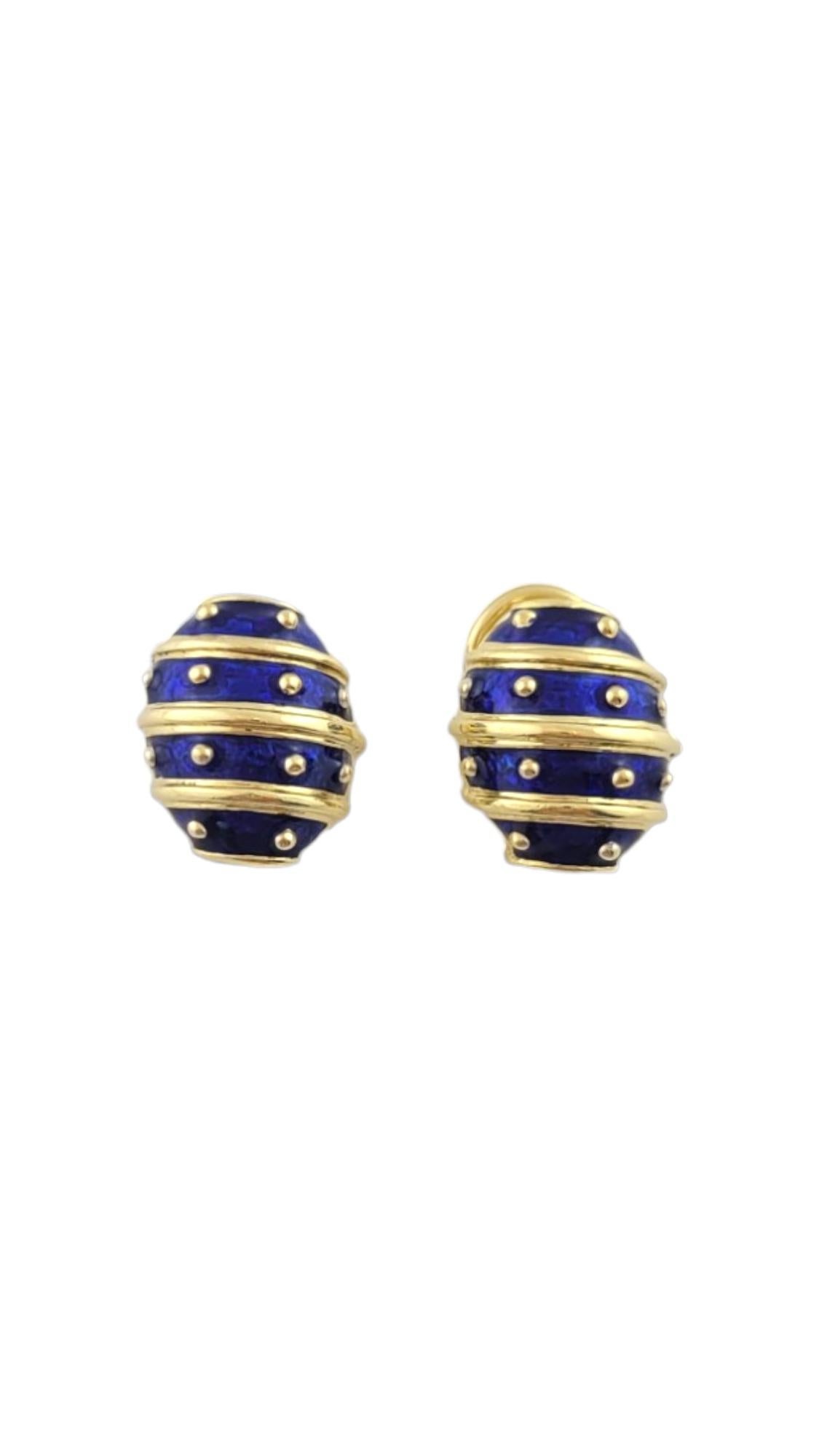 Hidalgo 18K Yellow Gold Blue Enamel Earrings

Omega back earrings in 18 karat yellow gold with blue enamel design.

Hallmark: 750

Weight: 16 g/ 10.3 dwt.

Measurements: 16.6 mm X 13.07 mm

Very good condition, professionally polished.

Will come