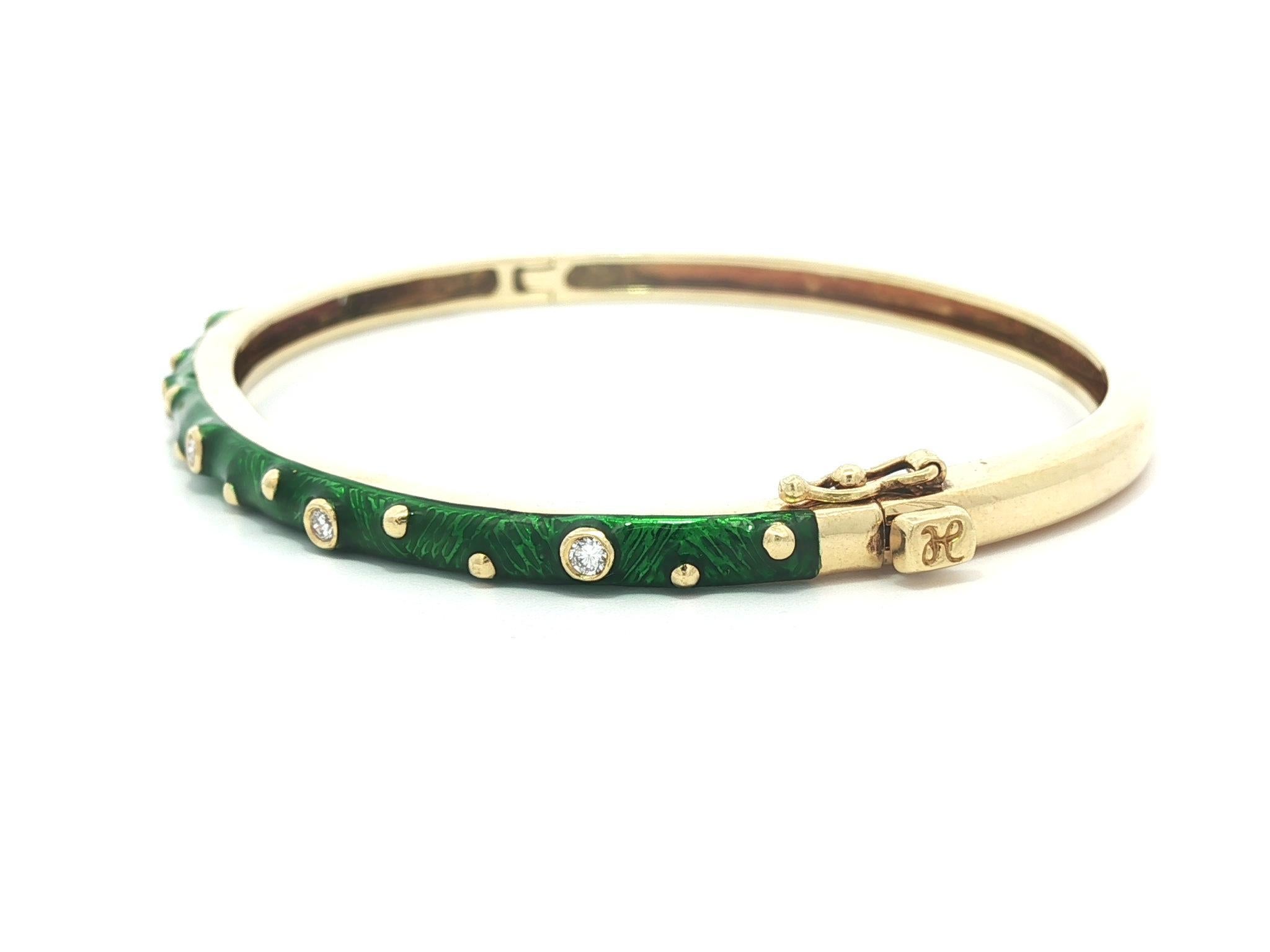 Taille brillant Hidalgo Bracelet à charnière en or jaune 18k avec diamants et émail vert en vente