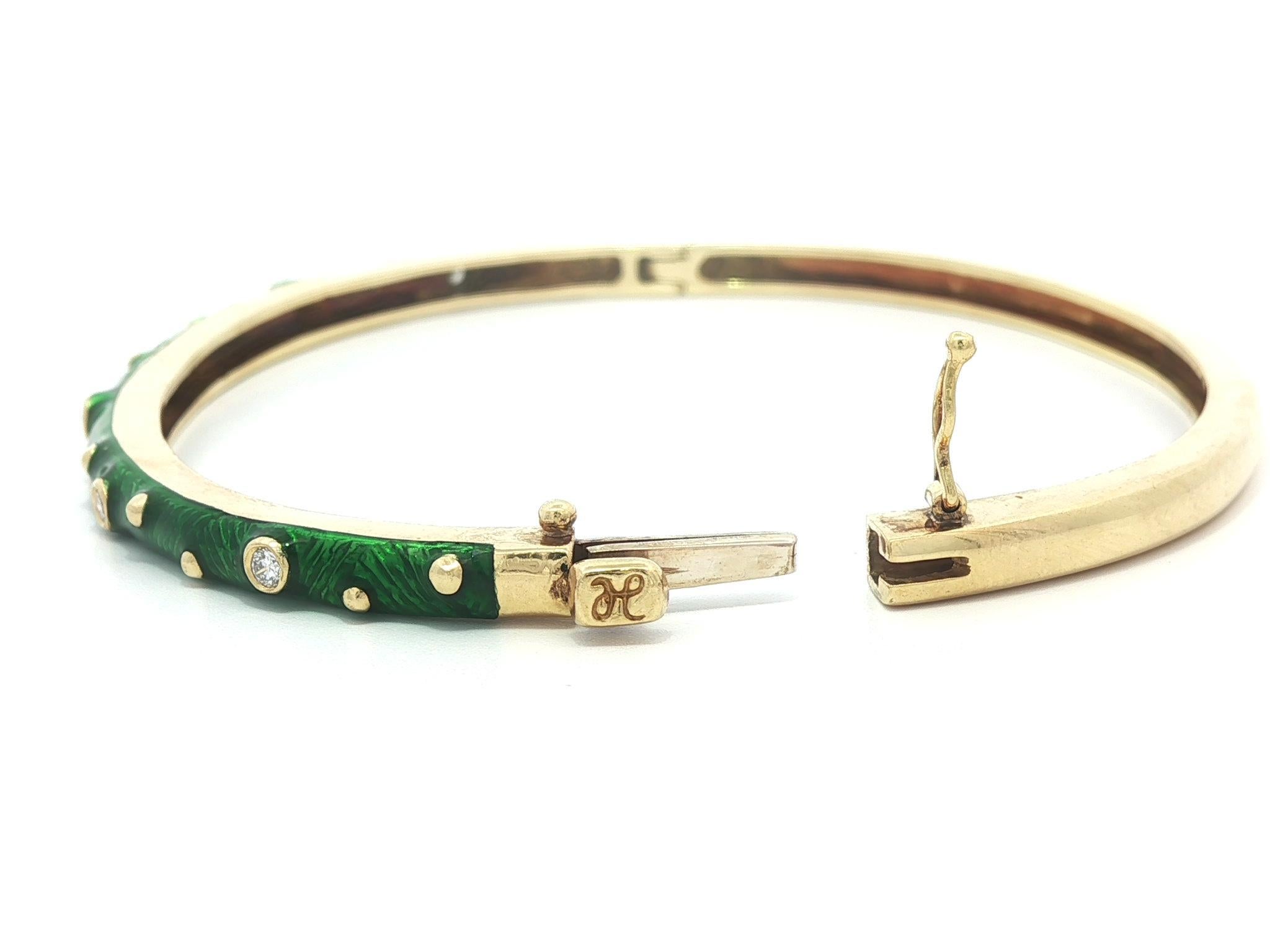 Hidalgo Bracelet à charnière en or jaune 18k avec diamants et émail vert Bon état - En vente à Montclair, NJ