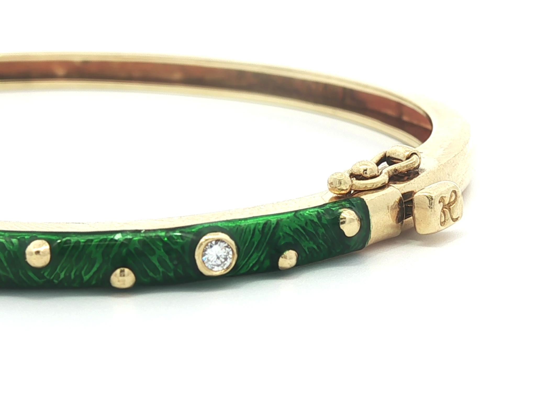 Hidalgo Bracelet à charnière en or jaune 18k avec diamants et émail vert en vente 1