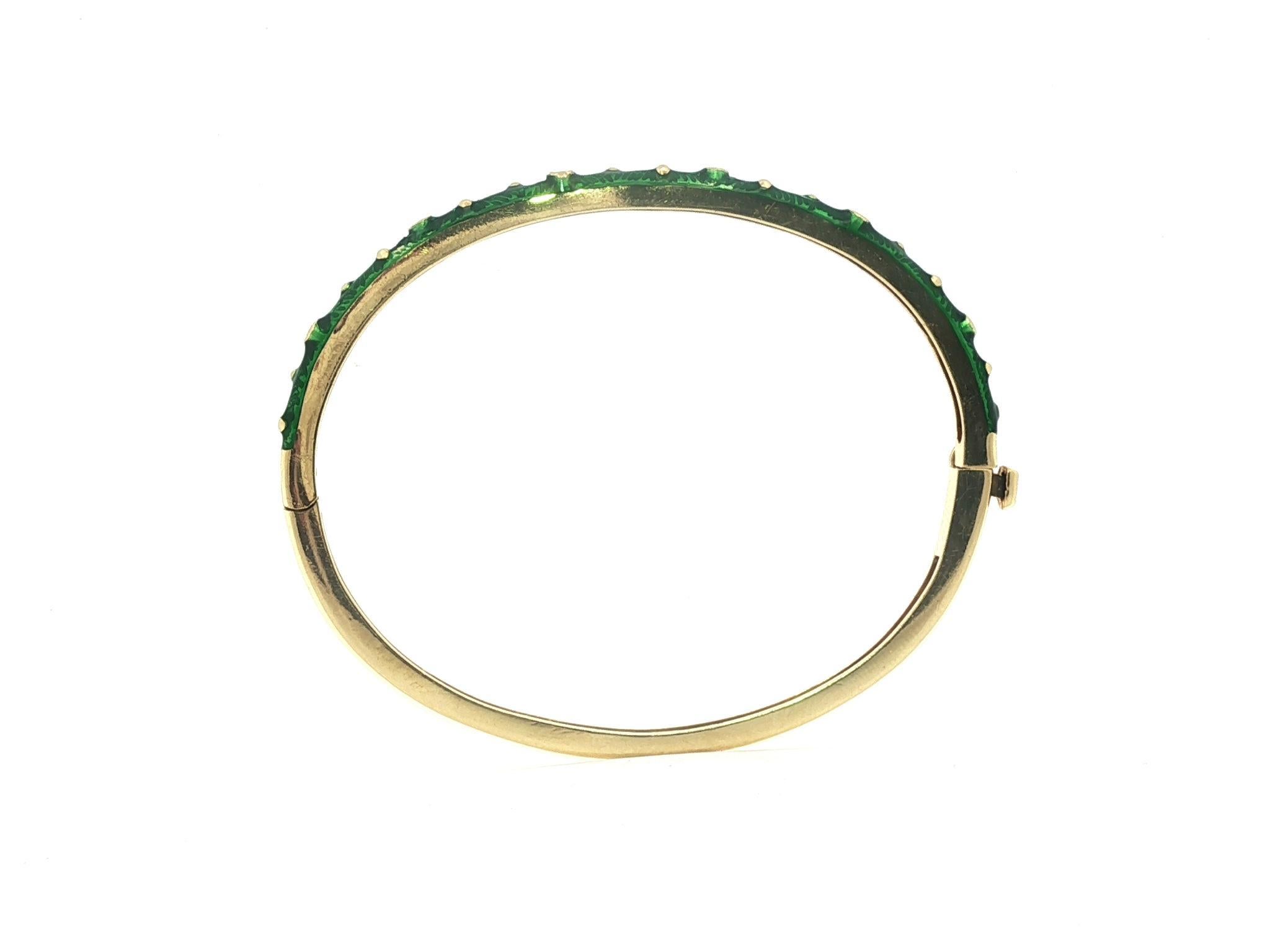 Hidalgo Bracelet à charnière en or jaune 18k avec diamants et émail vert en vente 2
