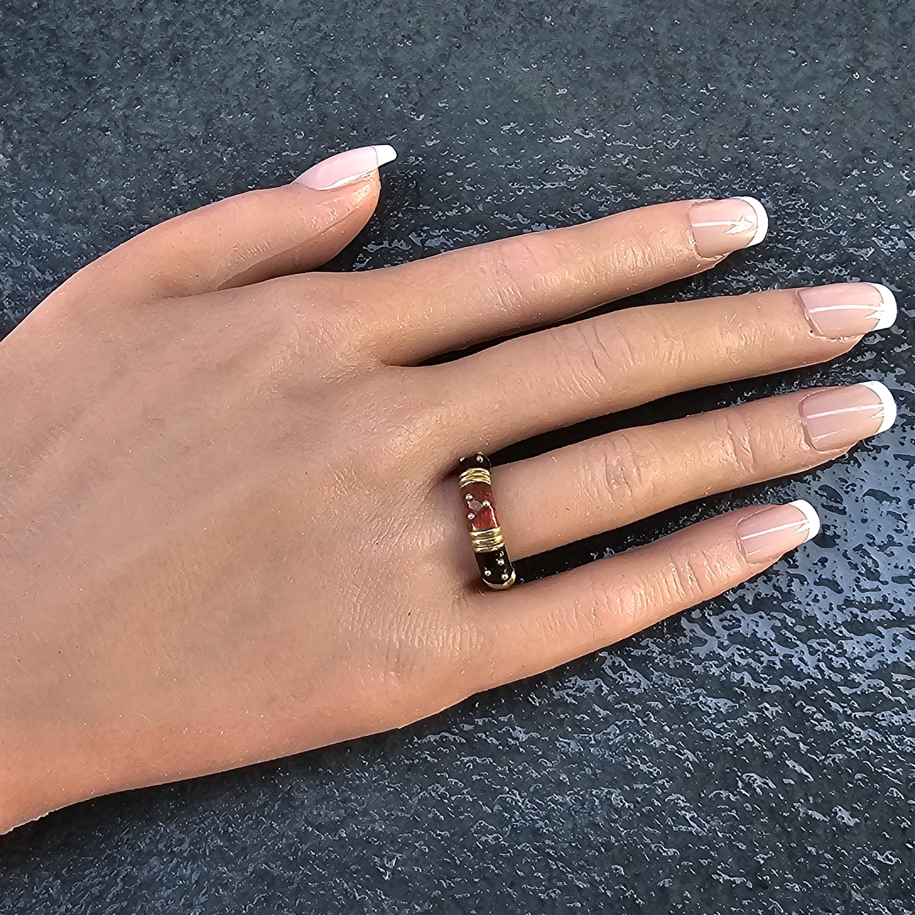 Hidalgo bague en or jaune 18k rouge émail noir points perles sz 6.5 6mm Bon état - En vente à Northbrook, IL