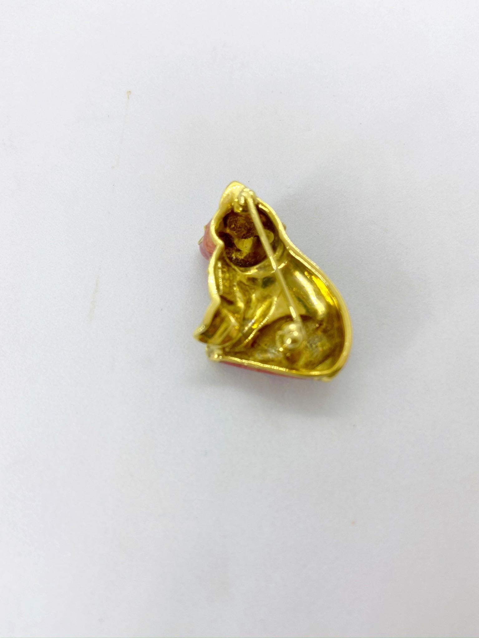 Contemporain Hidalgo Broche en or jaune 18 carats et émail rose en forme de porc en vente