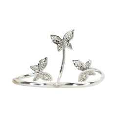 Hidalgo Double Finger Ring in 18k White Gold Decorated with Near Diamonds